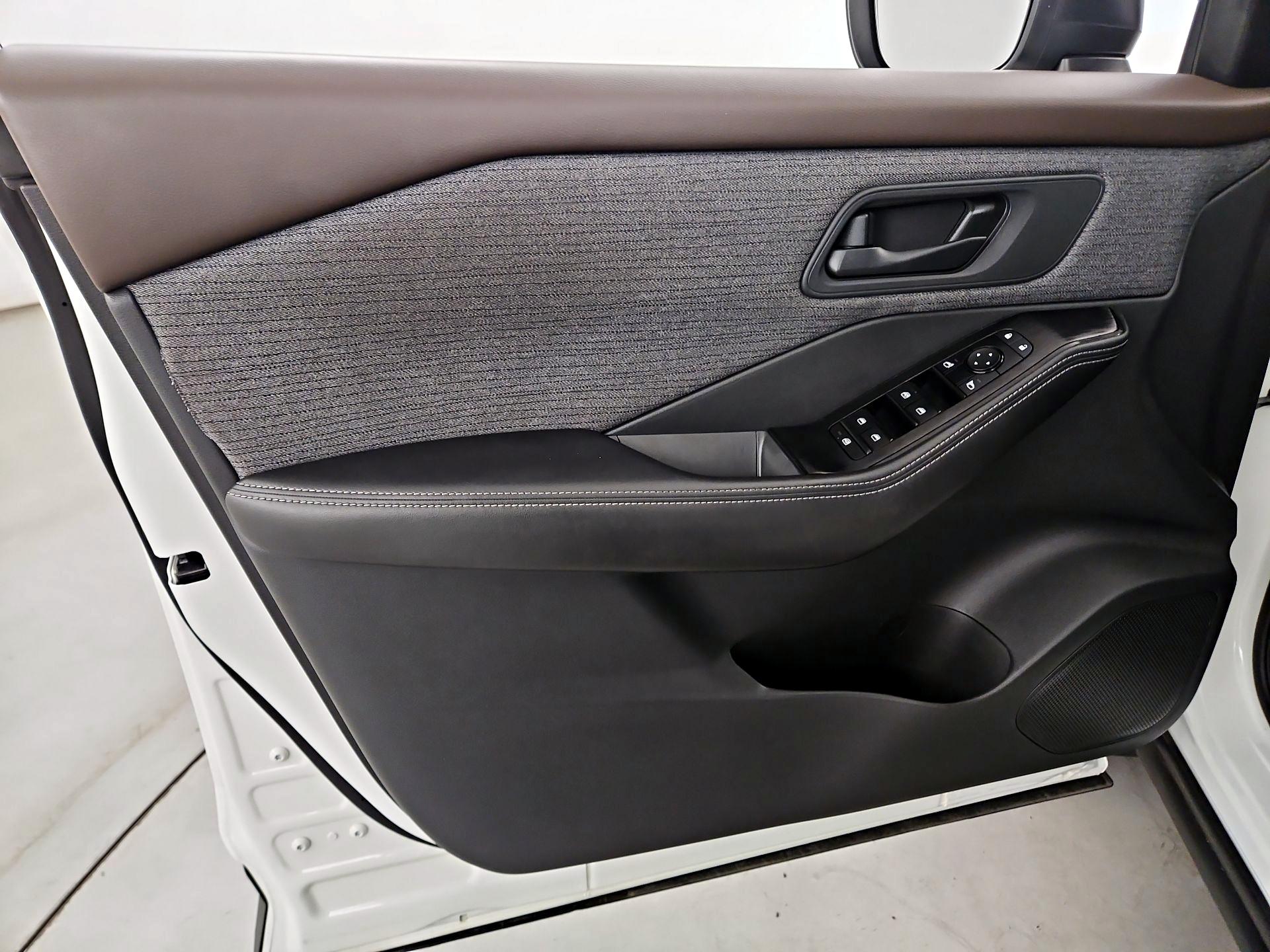 Thumbnail: 2022 Nissan Rogue - 12