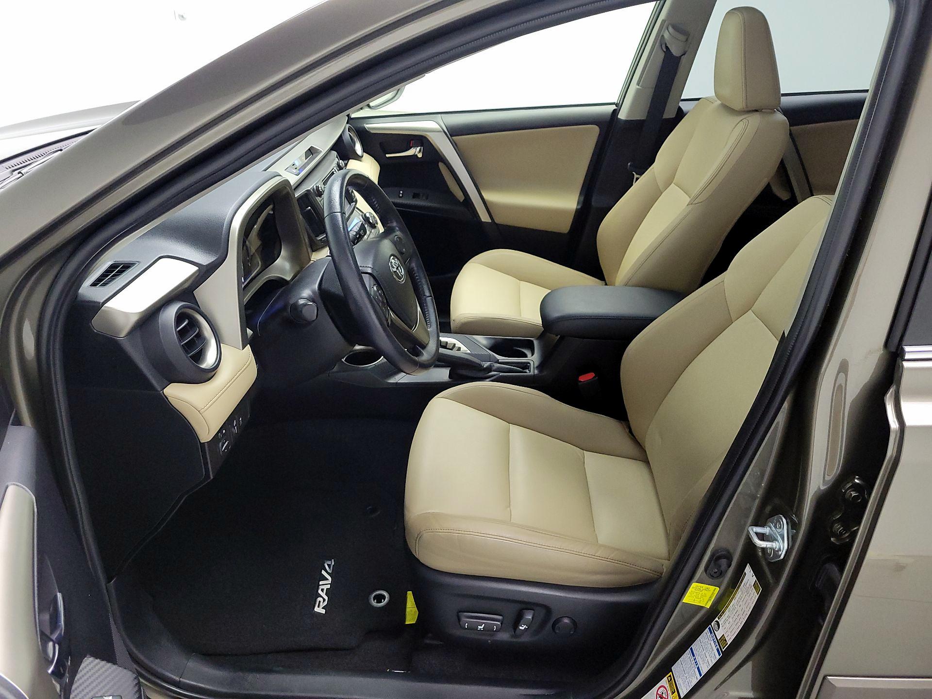 Thumbnail: 2015 Toyota RAV4 - 11
