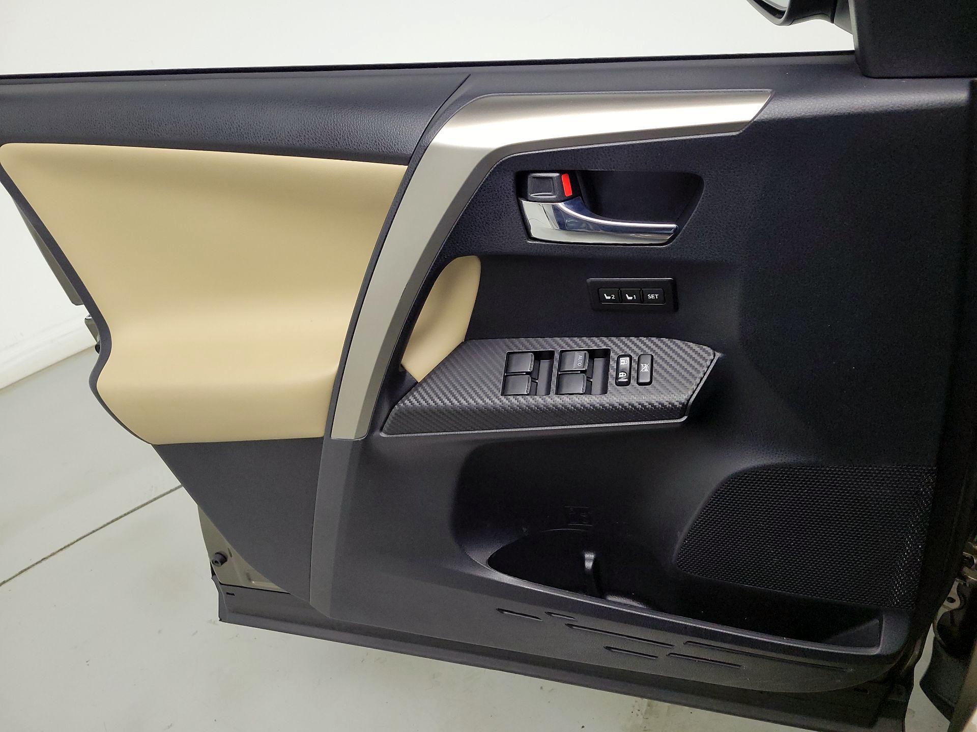 Thumbnail: 2015 Toyota RAV4 - 12