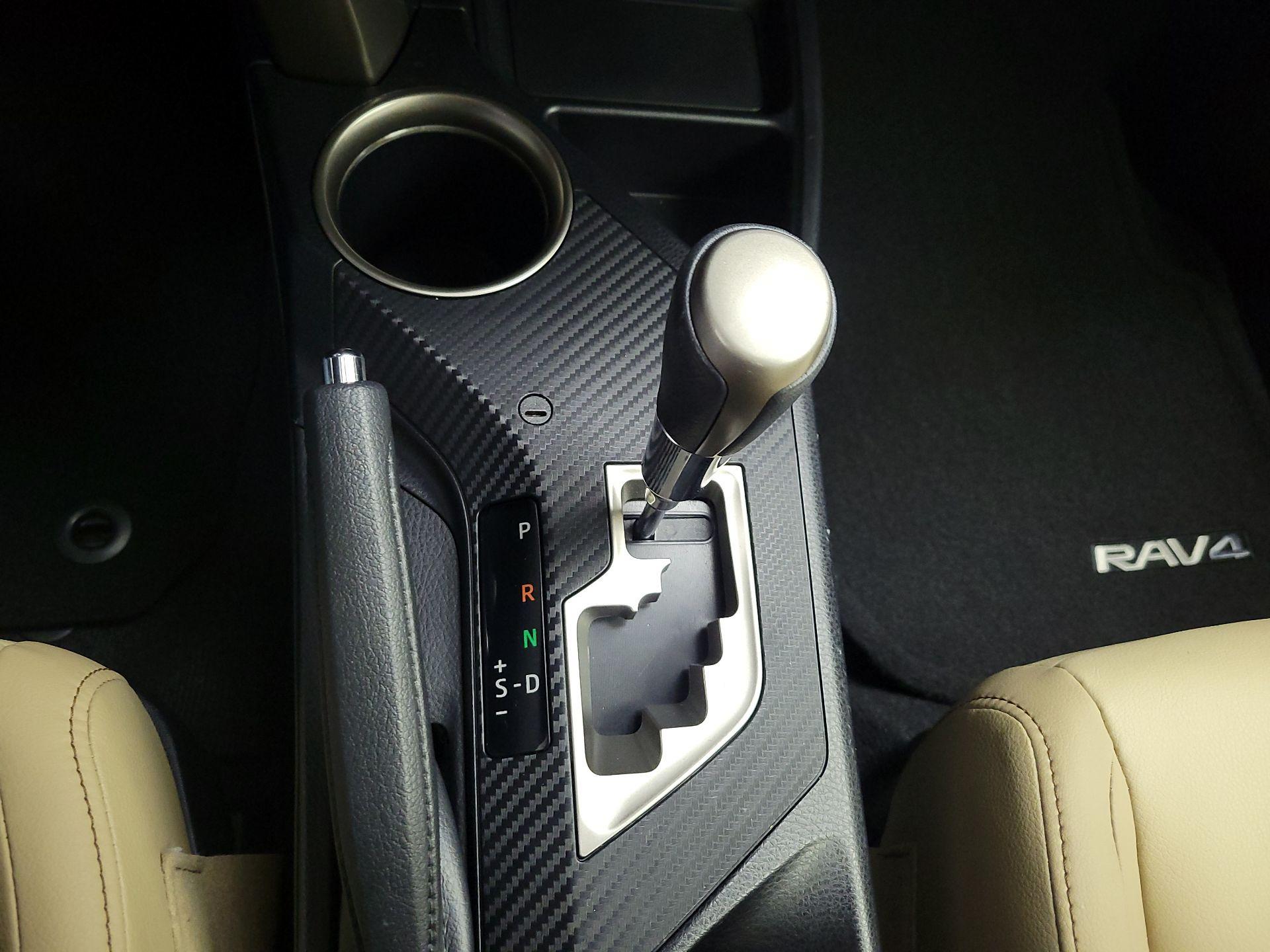 Thumbnail: 2015 Toyota RAV4 - 17