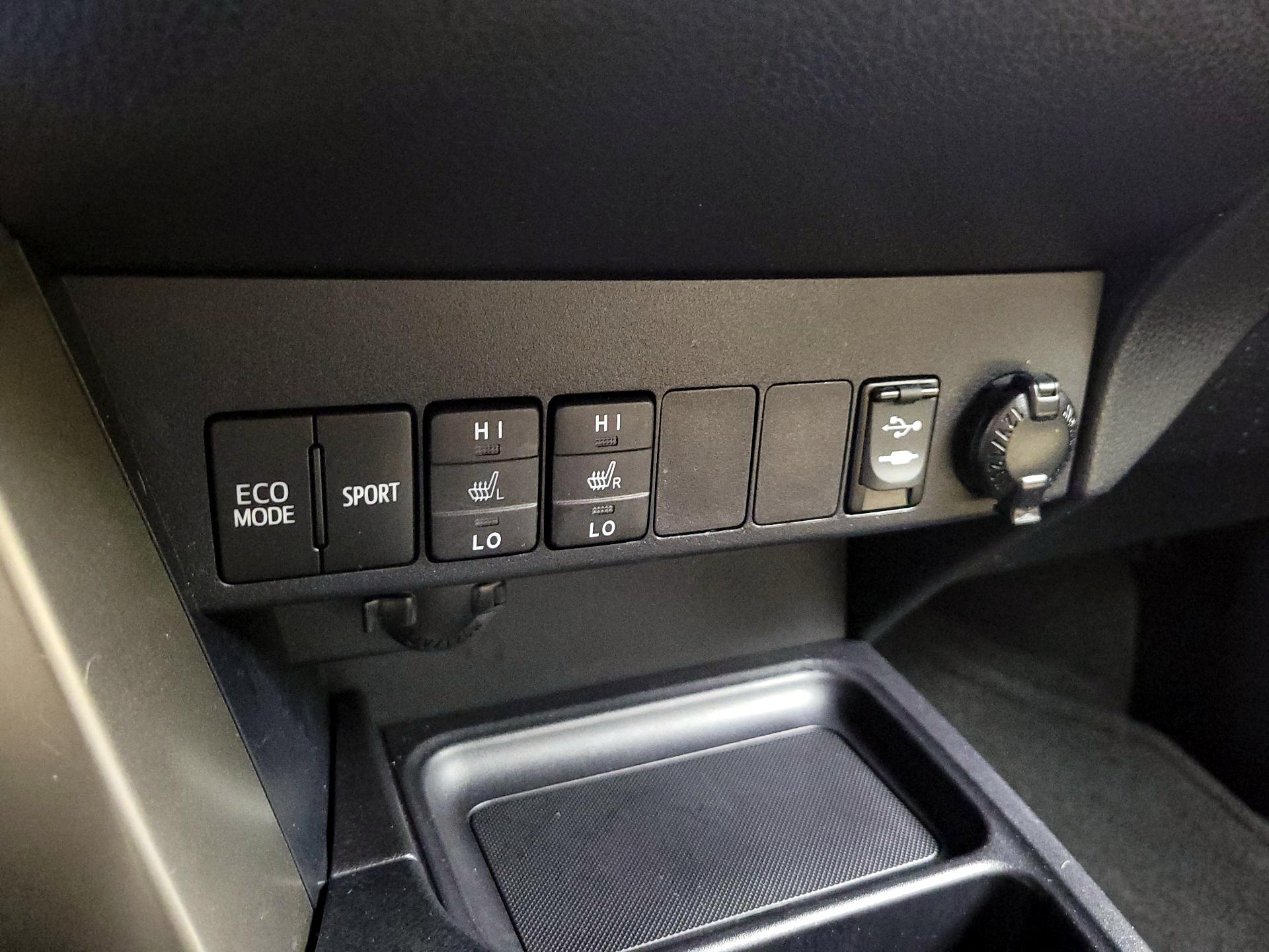 Thumbnail: 2015 Toyota RAV4 - 18