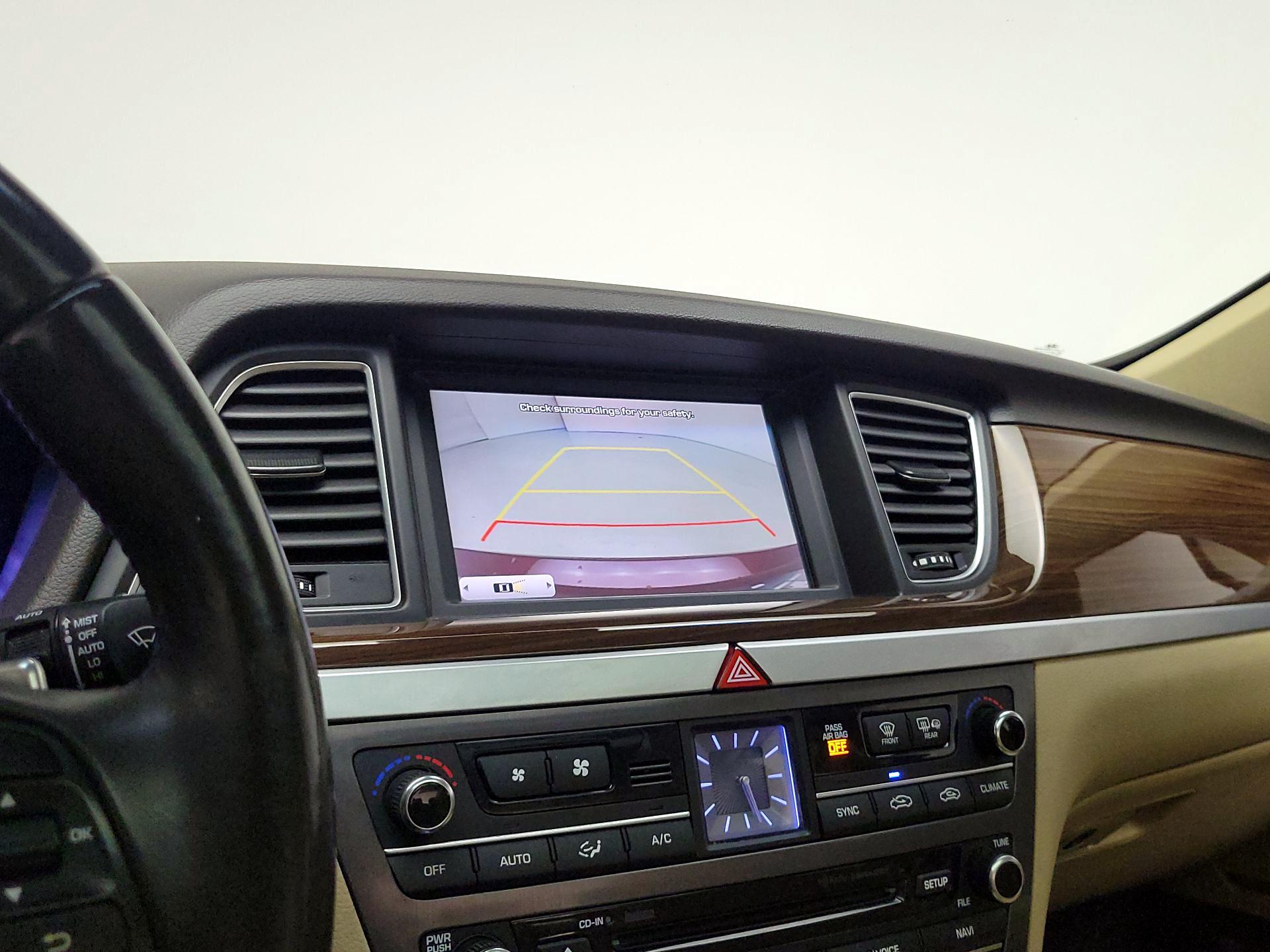 Thumbnail: 2015 Hyundai Genesis - 15