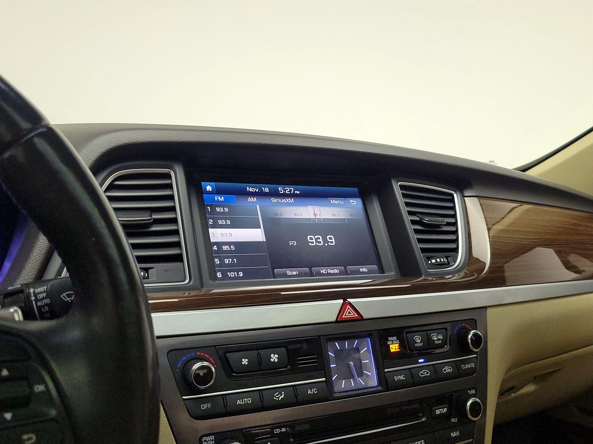 Thumbnail: 2015 Hyundai Genesis - 16