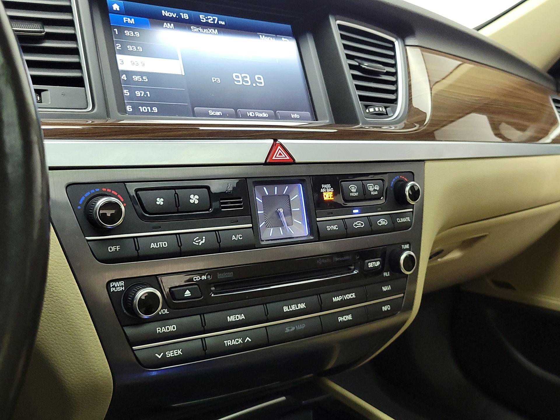 Thumbnail: 2015 Hyundai Genesis - 17