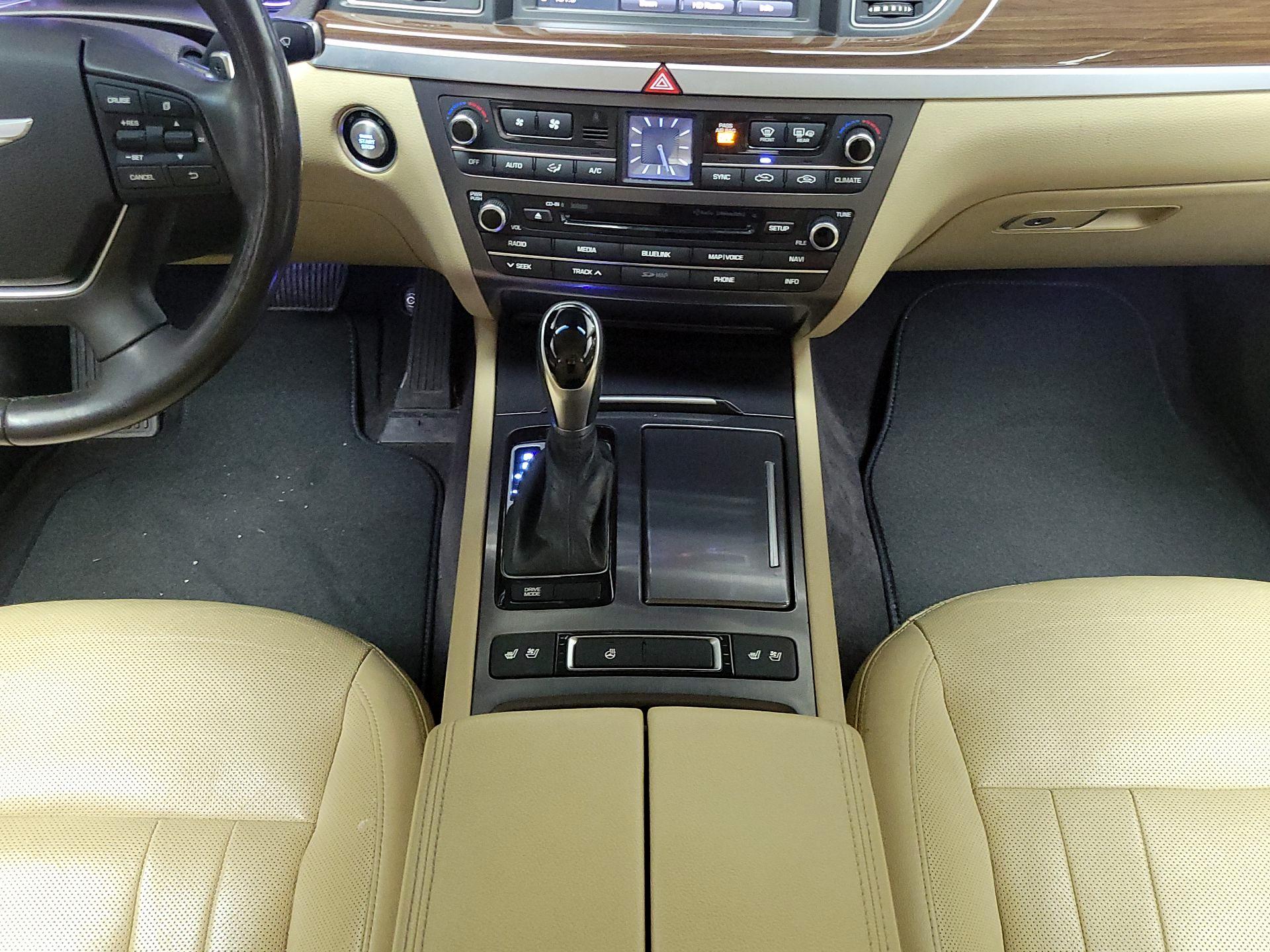 Thumbnail: 2015 Hyundai Genesis - 18