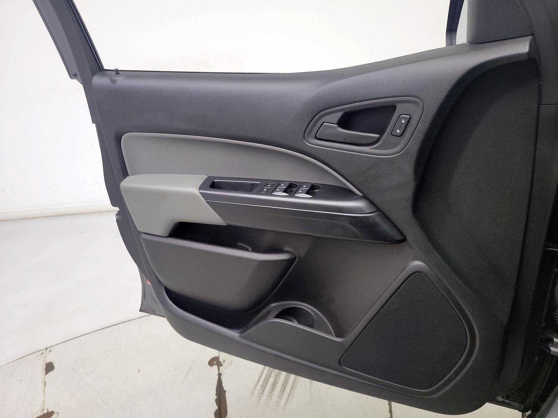 Thumbnail: 2022 Chevrolet Colorado - 12