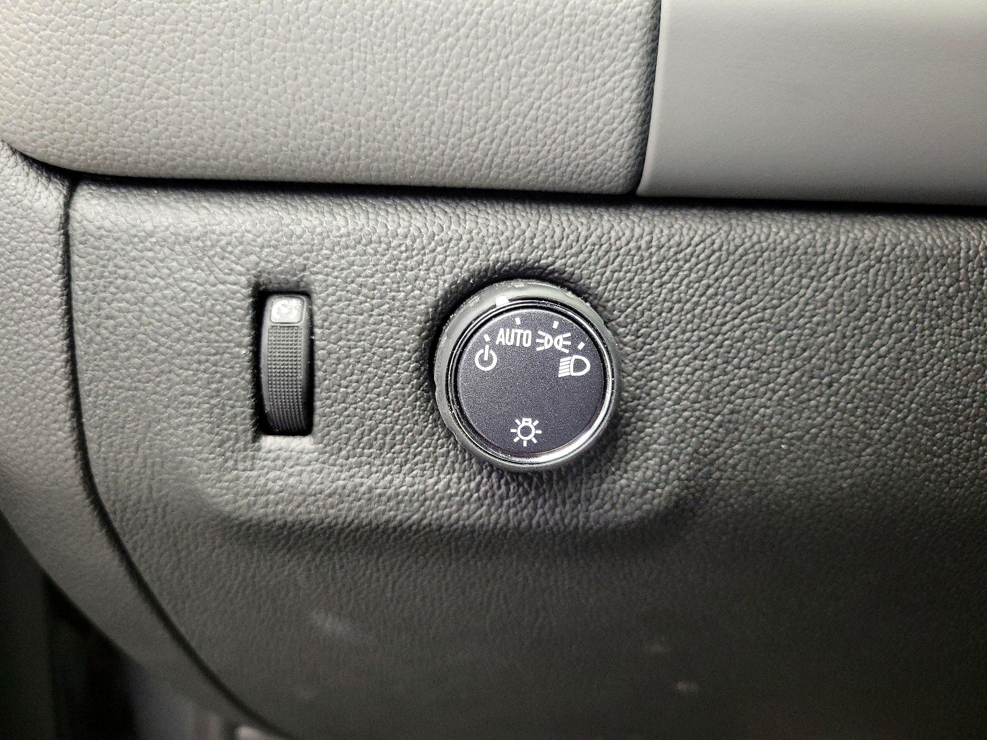 Thumbnail: 2022 Chevrolet Colorado - 13