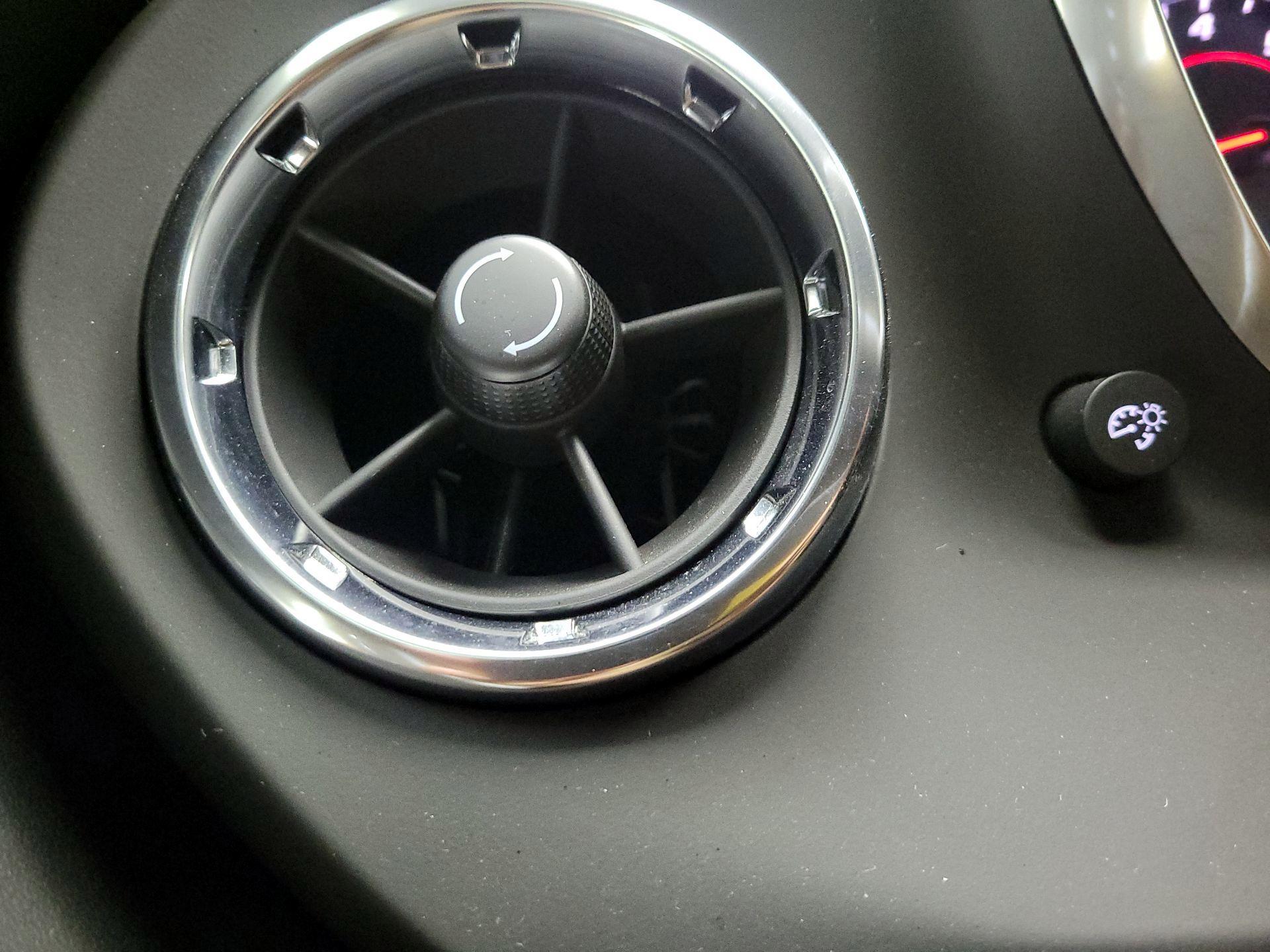 Thumbnail: 2018 Chevrolet Camaro - 13