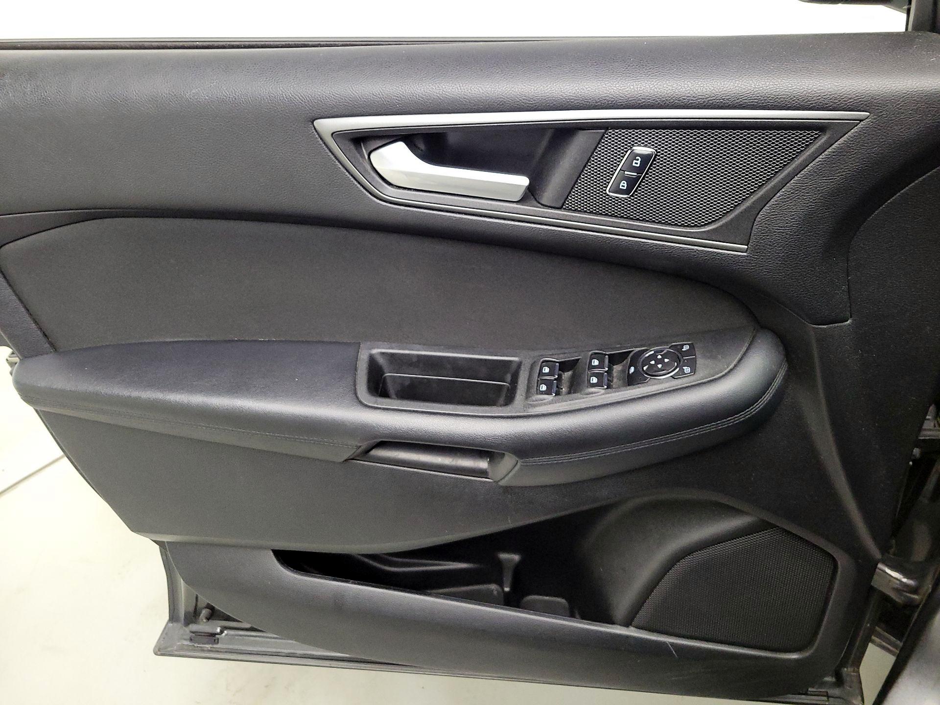 Thumbnail: 2016 Ford Edge - 12