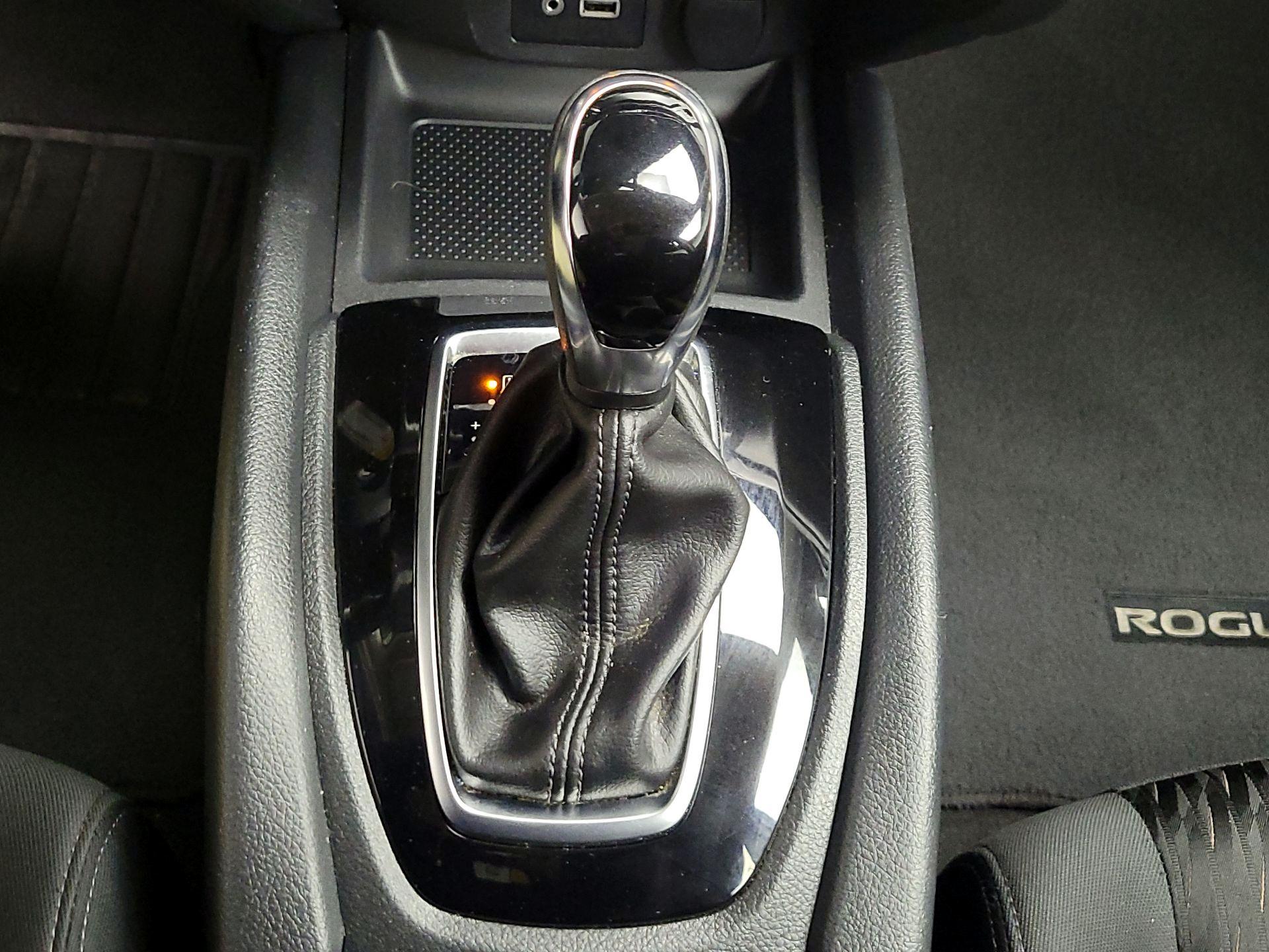 Thumbnail: 2018 Nissan Rogue - 17