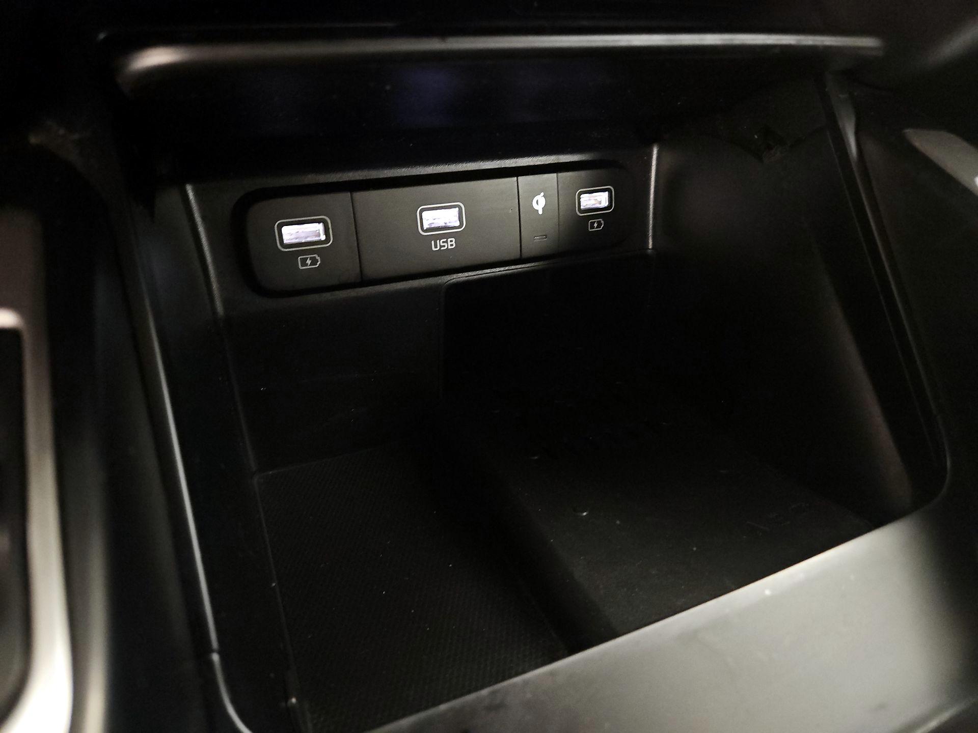 Thumbnail: 2022 Kia Sorento - 19