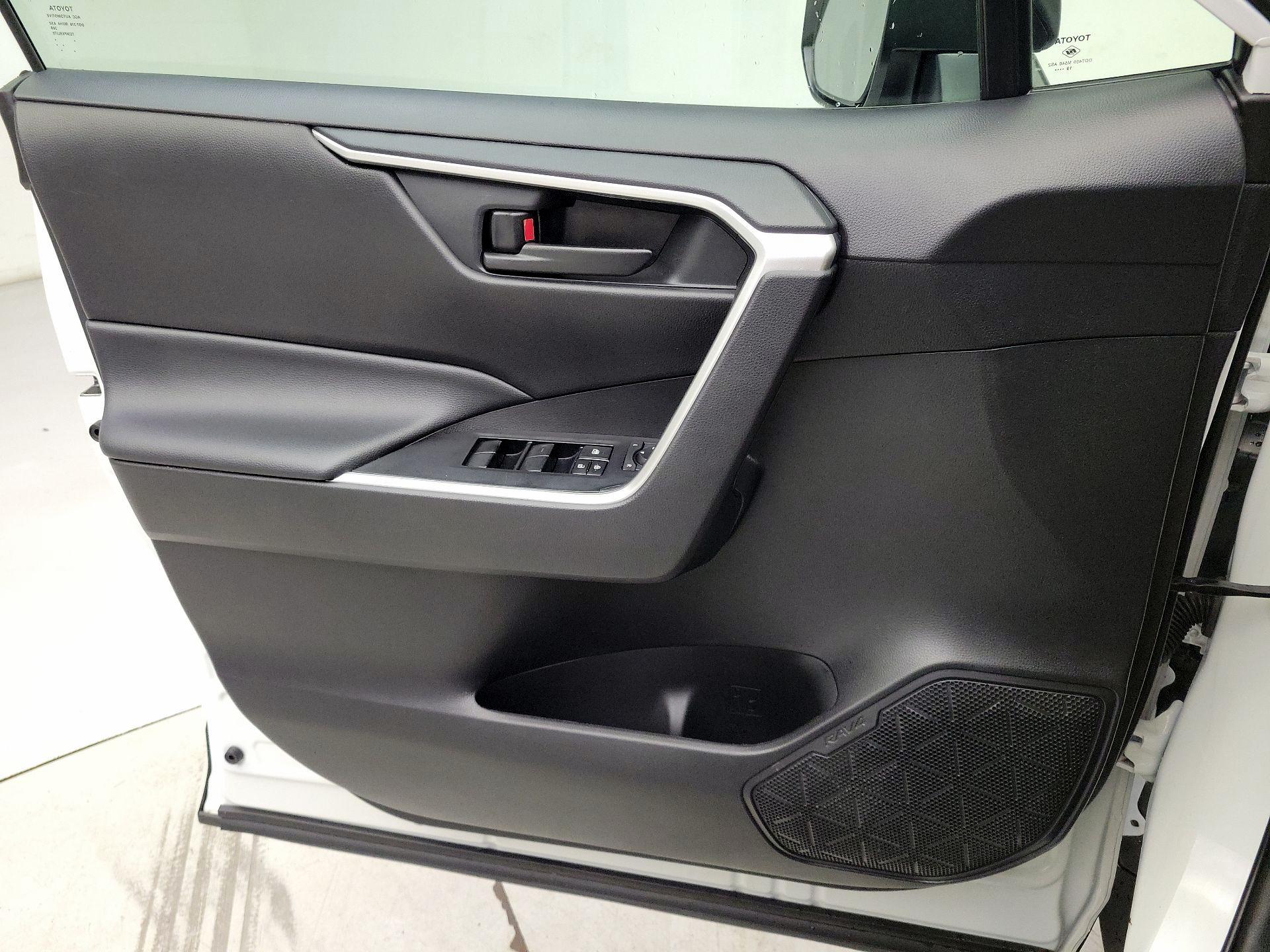Thumbnail: 2020 Toyota RAV4 - 12