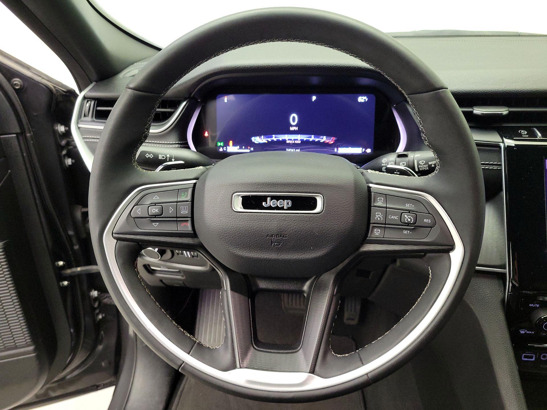 Thumbnail: 2024 Jeep Grand Cherokee - 10