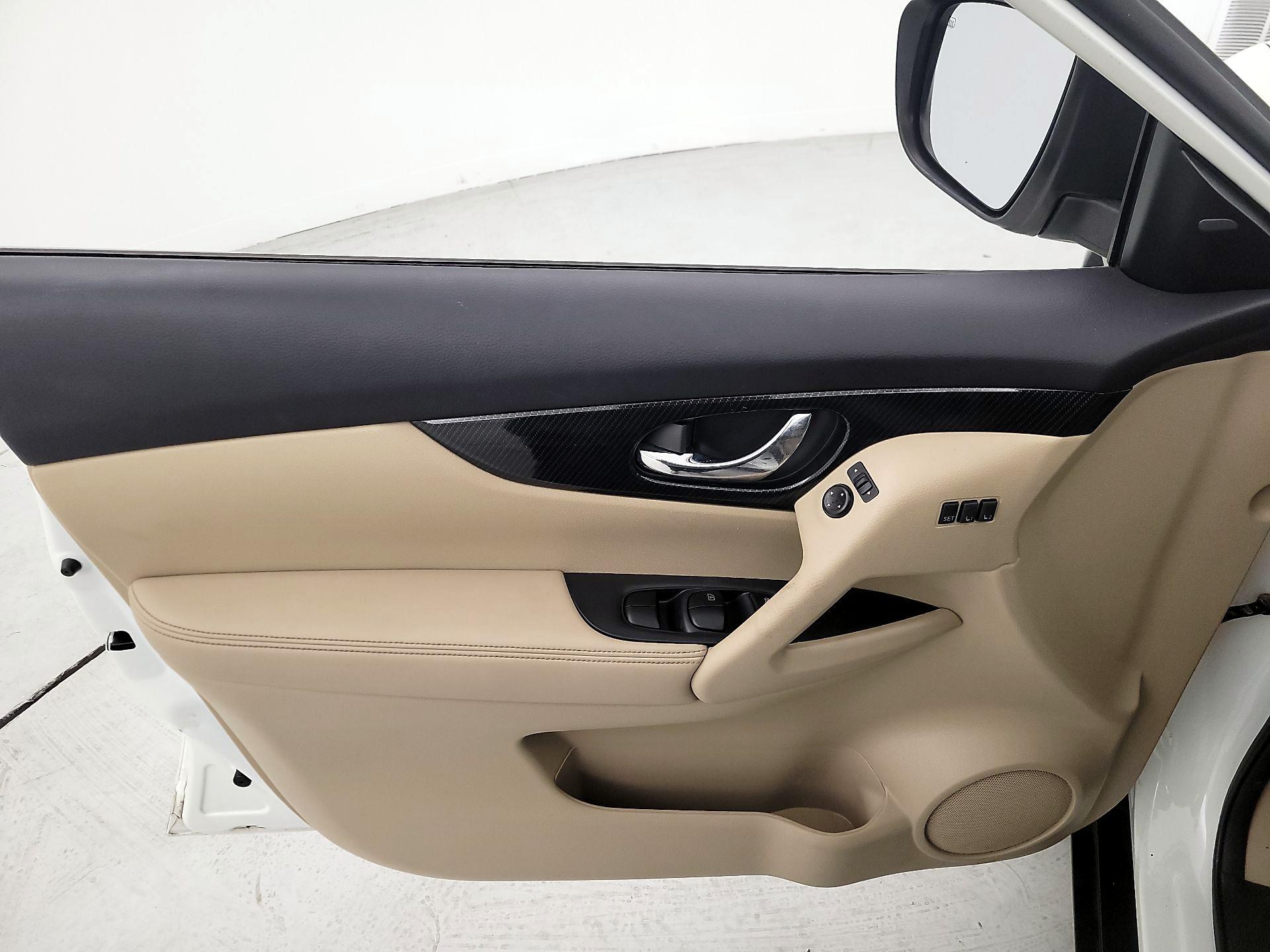 Thumbnail: 2017 Nissan Rogue - 12