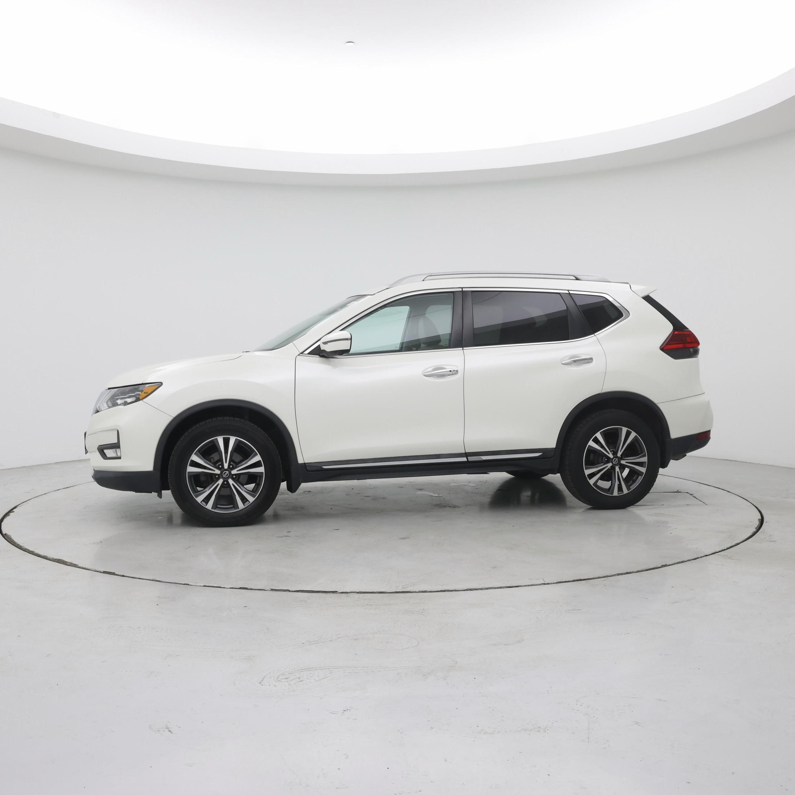 Thumbnail: 2017 Nissan Rogue - 3