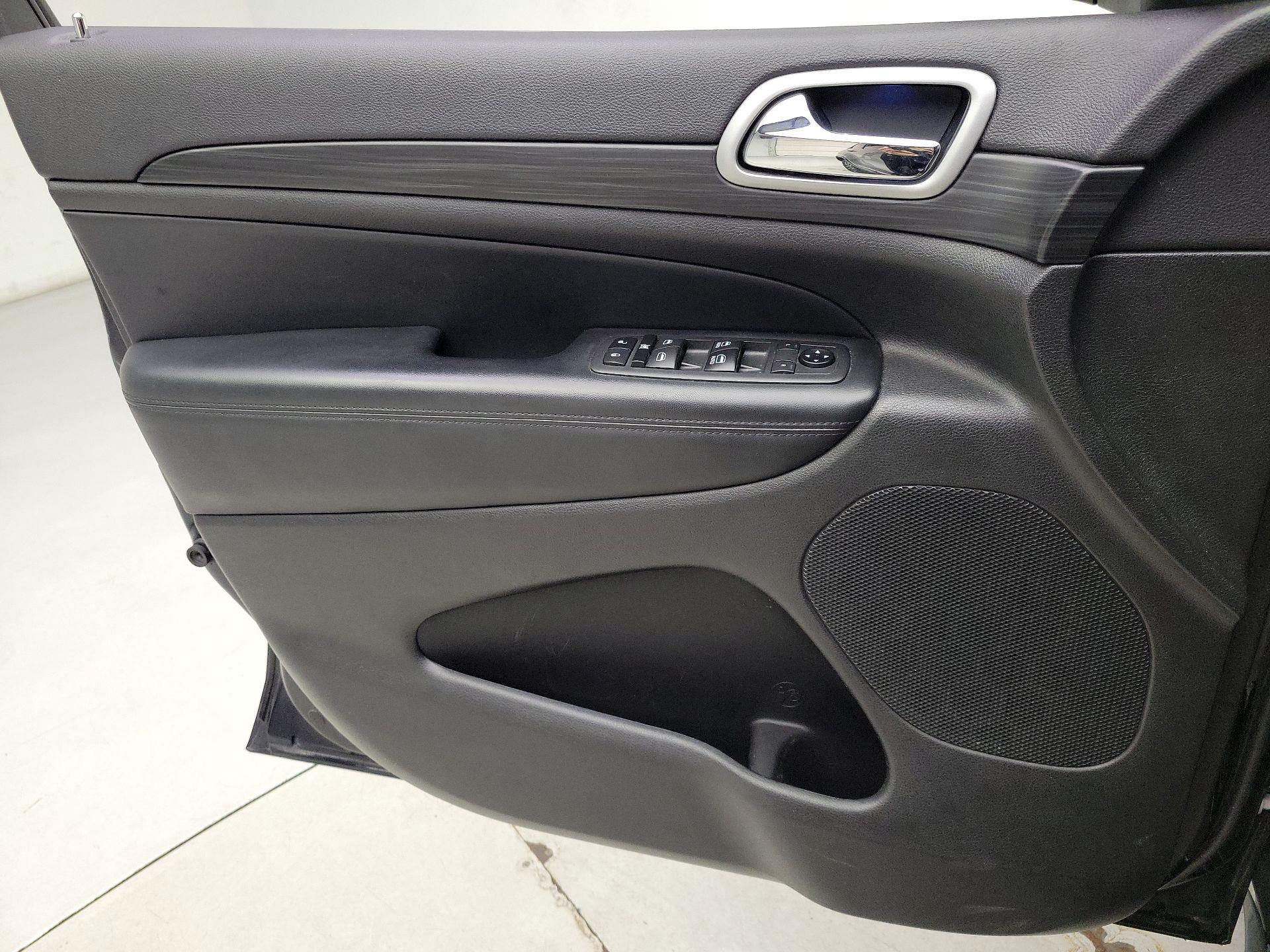 Thumbnail: 2020 Jeep Grand Cherokee - 12