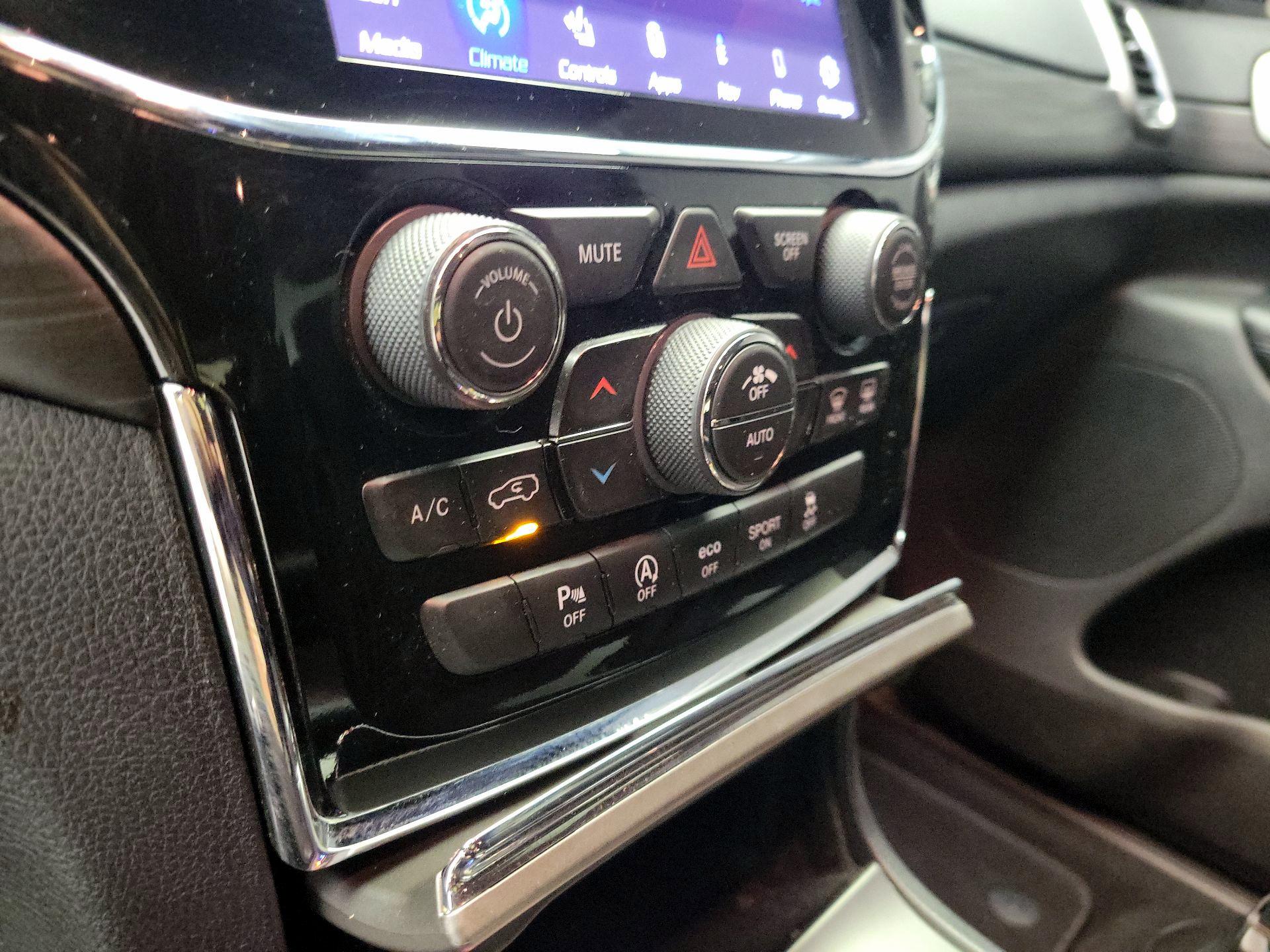 Thumbnail: 2020 Jeep Grand Cherokee - 17