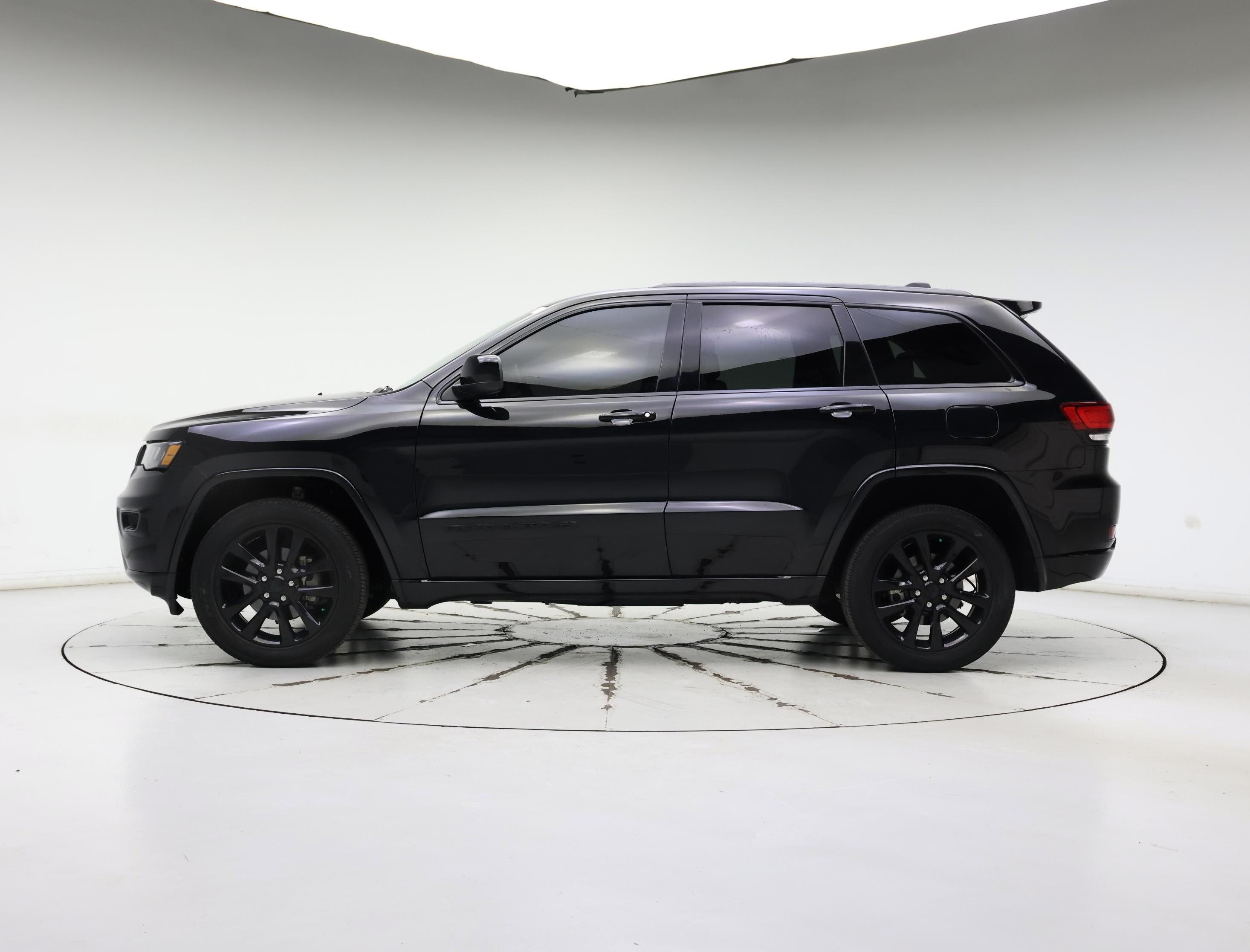 Thumbnail: 2020 Jeep Grand Cherokee - 3