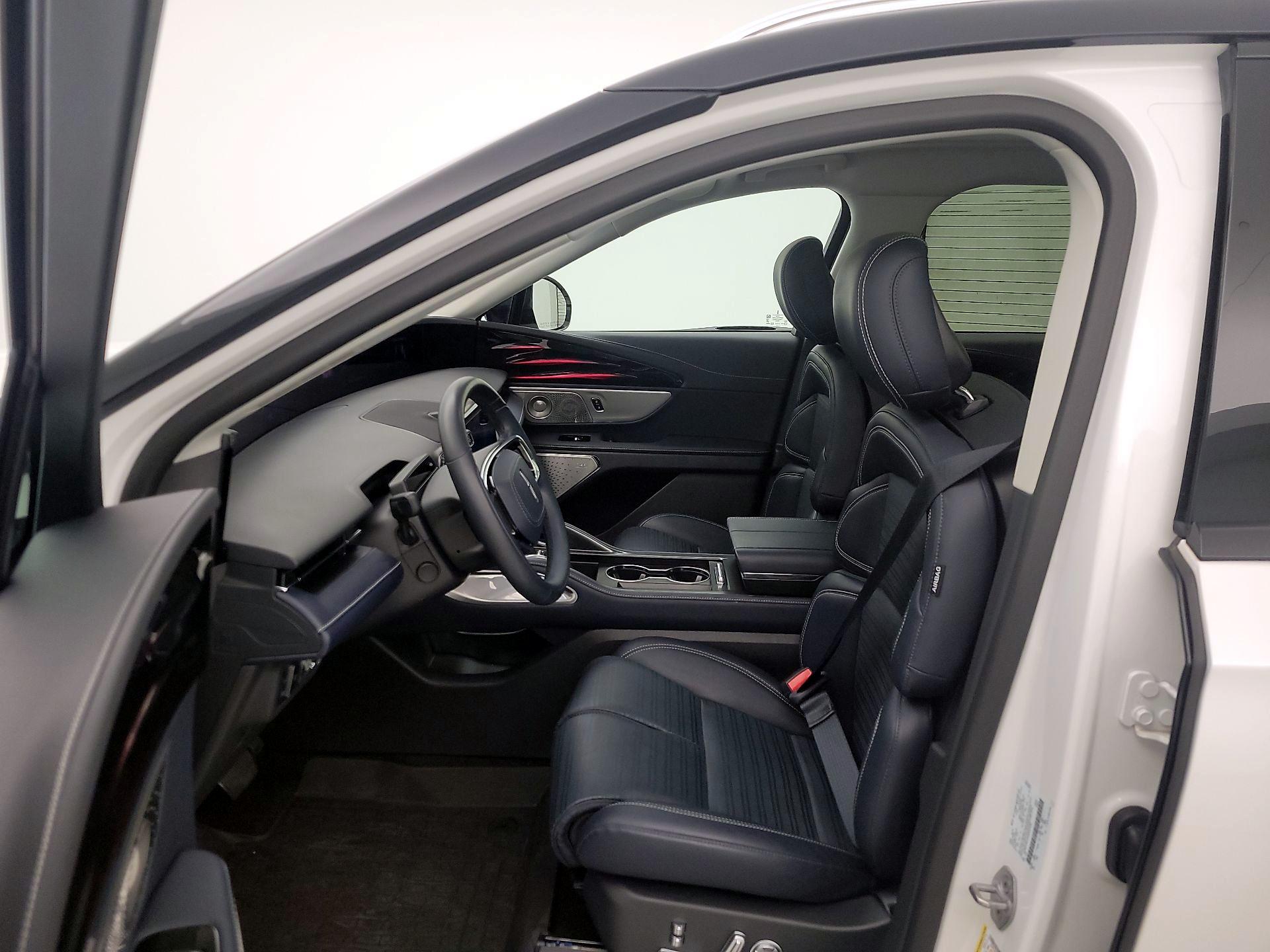 Thumbnail: 2024 Lincoln Nautilus - 11