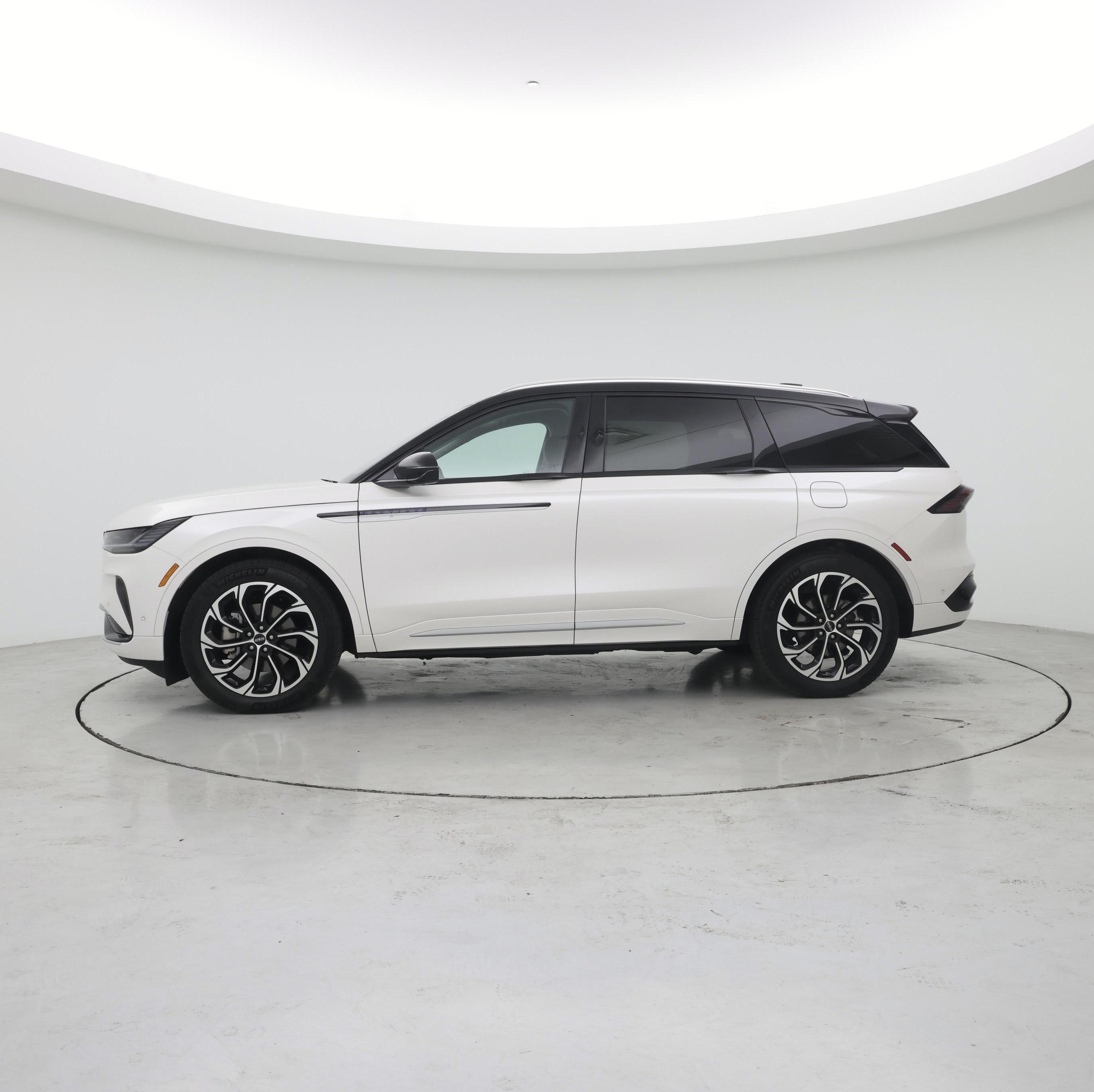 Thumbnail: 2024 Lincoln Nautilus - 3