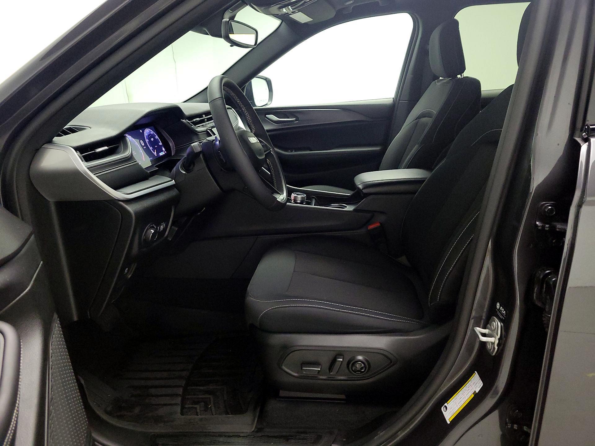 Thumbnail: 2024 Jeep Grand Cherokee - 11