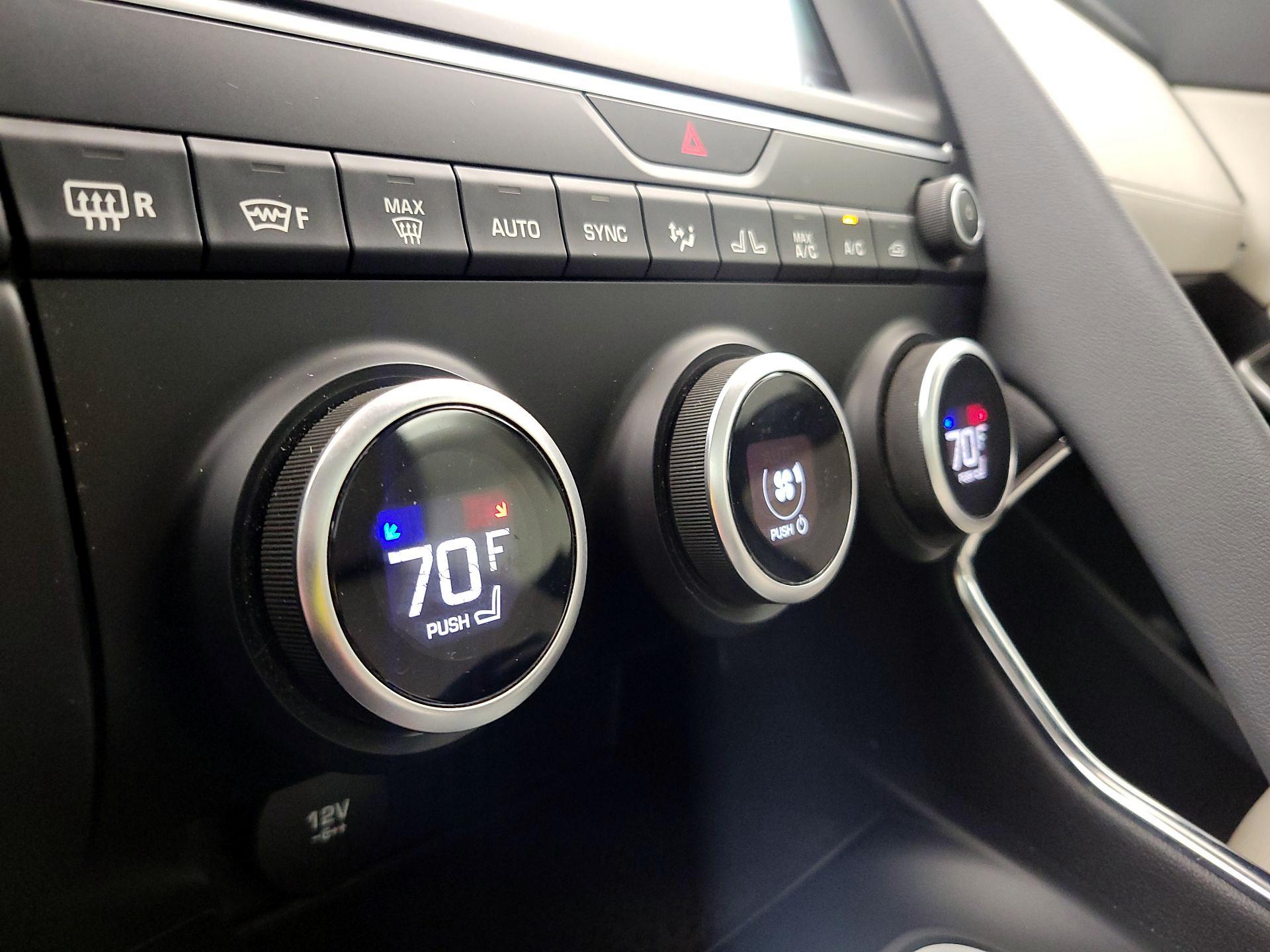 Thumbnail: 2020 Jaguar E-Pace - 17