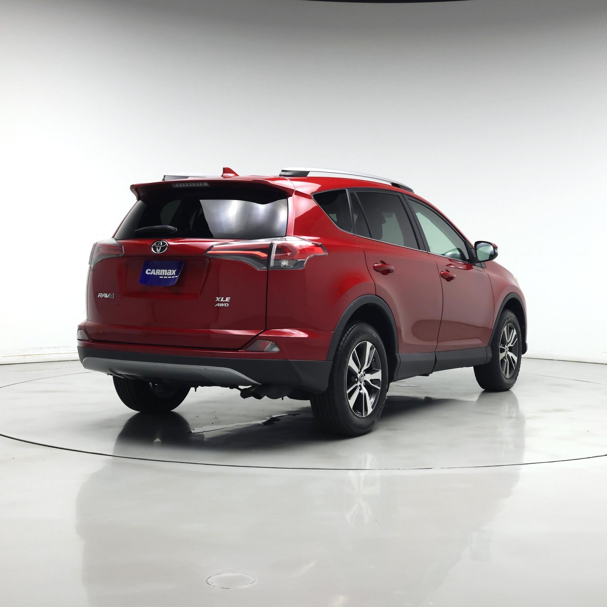 Thumbnail: 2017 Toyota RAV4 - 8