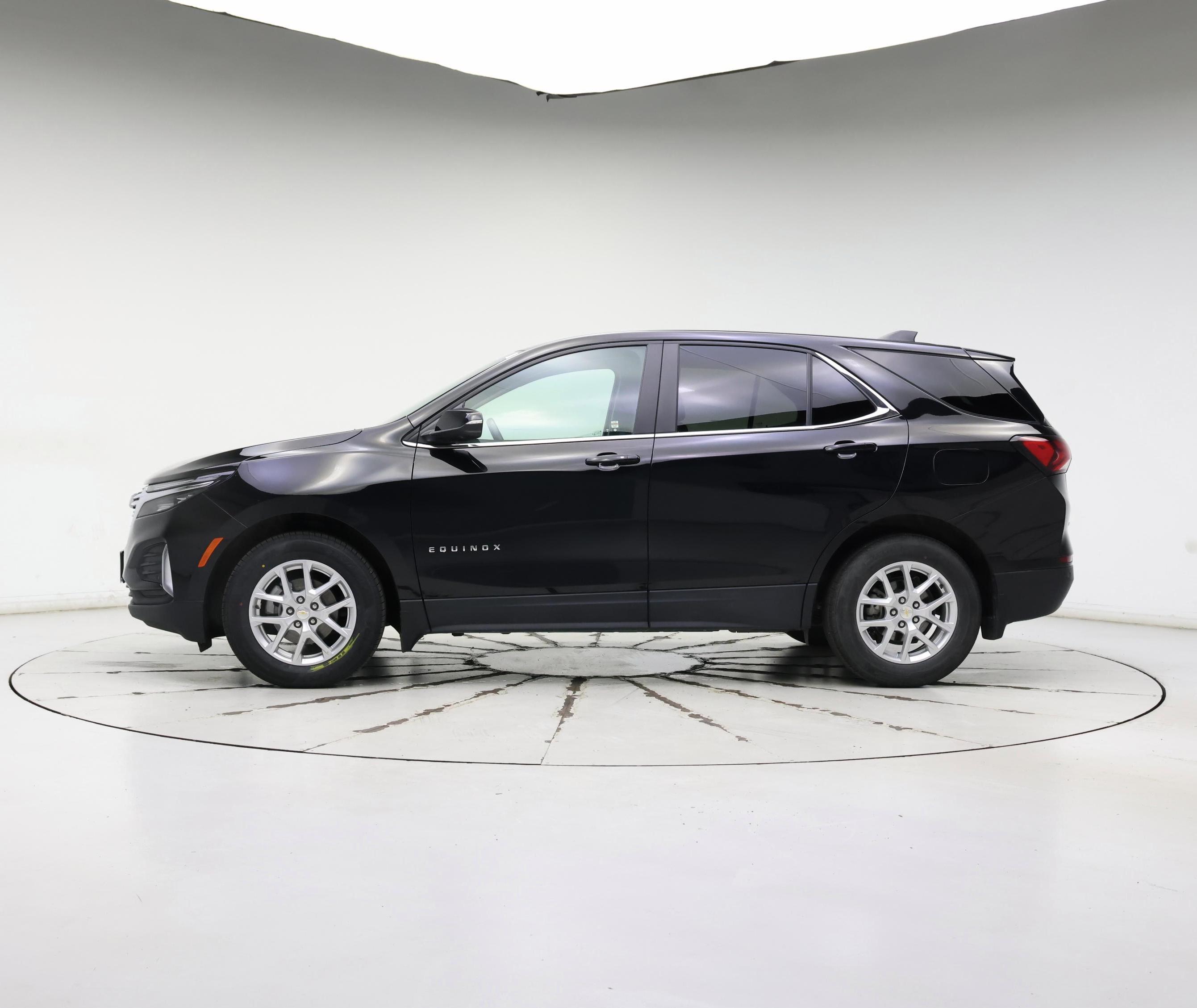 Thumbnail: 2022 Chevrolet Equinox - 3