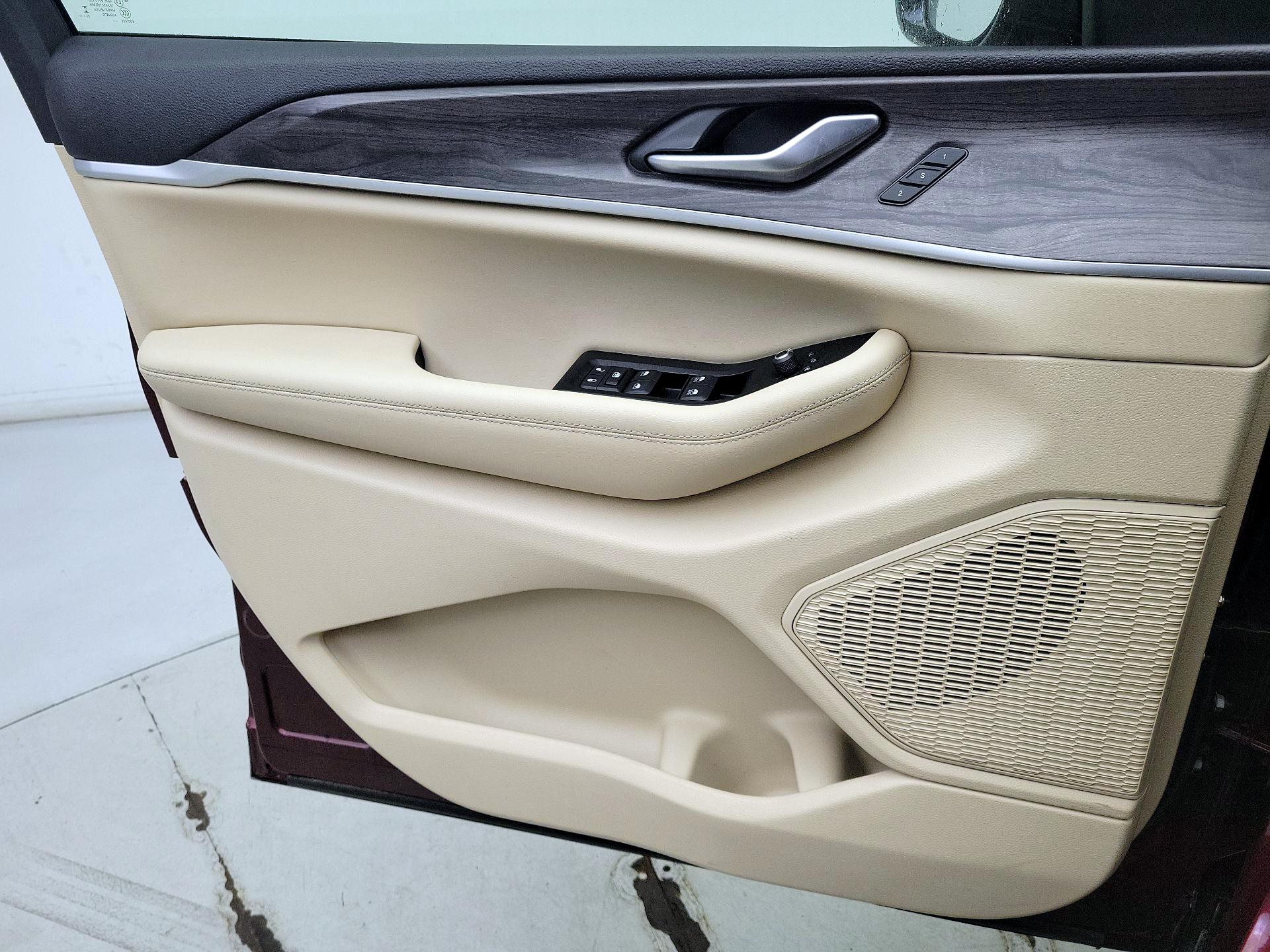 Thumbnail: 2023 Jeep Grand Cherokee L - 12