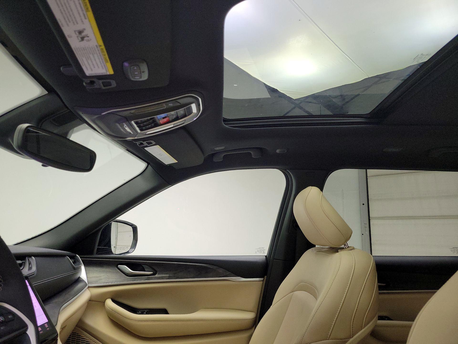 Thumbnail: 2023 Jeep Grand Cherokee L - 19