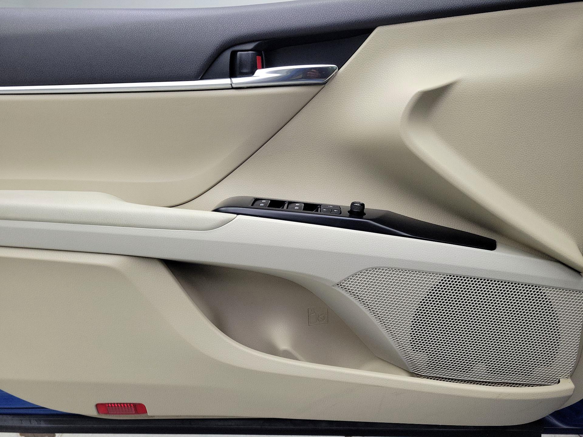 Thumbnail: 2020 Toyota Camry - 12