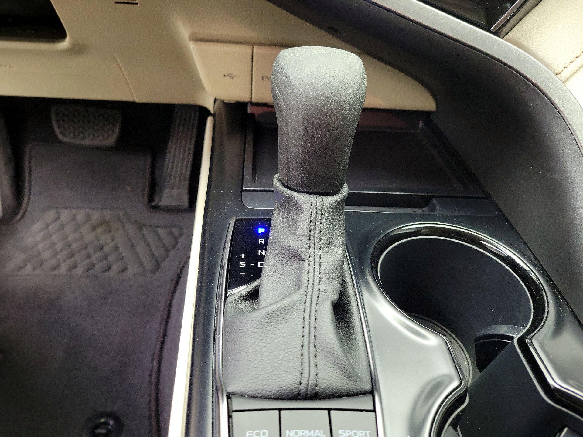 Thumbnail: 2020 Toyota Camry - 16