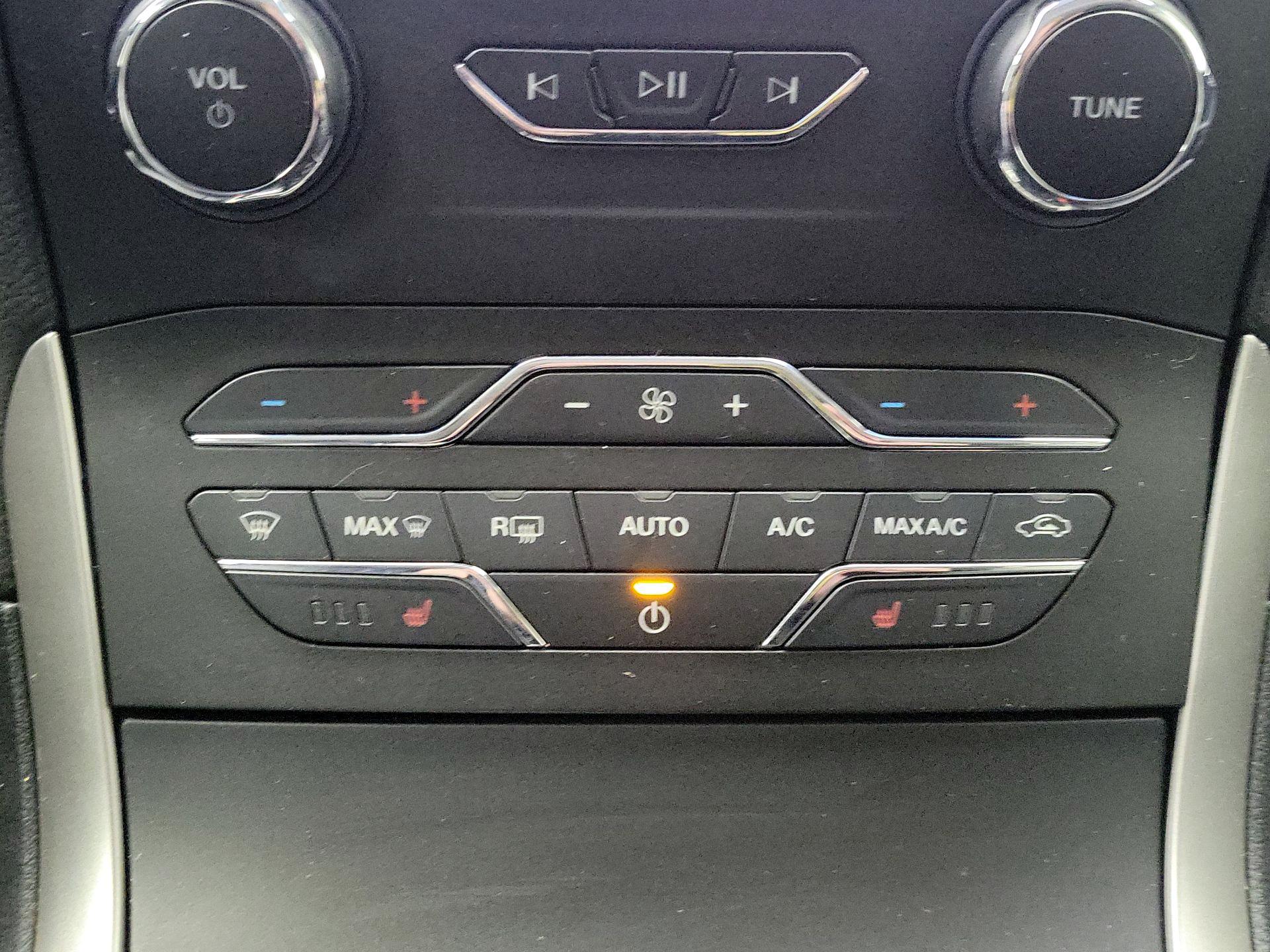 Thumbnail: 2020 Ford Edge - 16