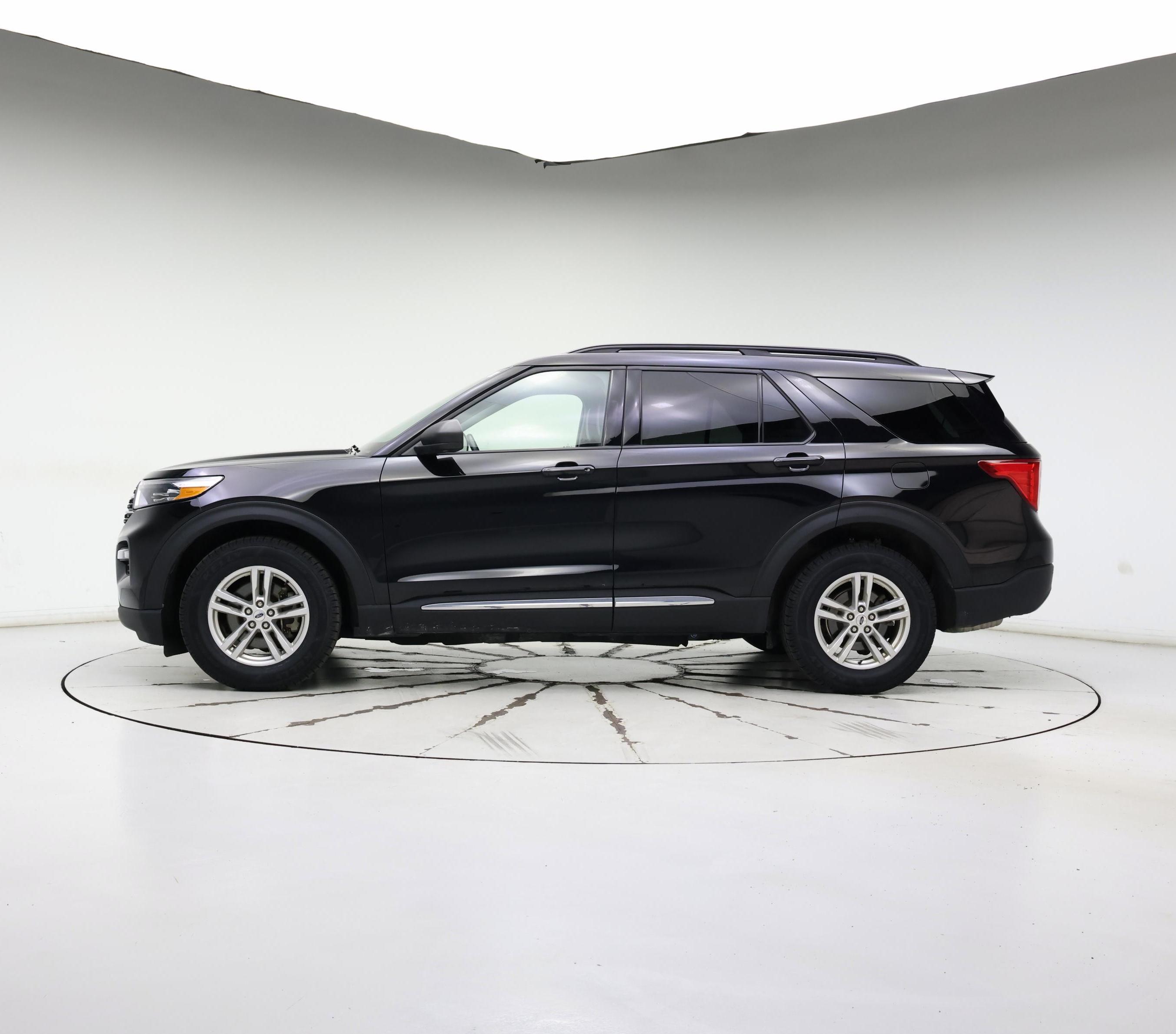 Thumbnail: 2022 Ford Explorer - 3