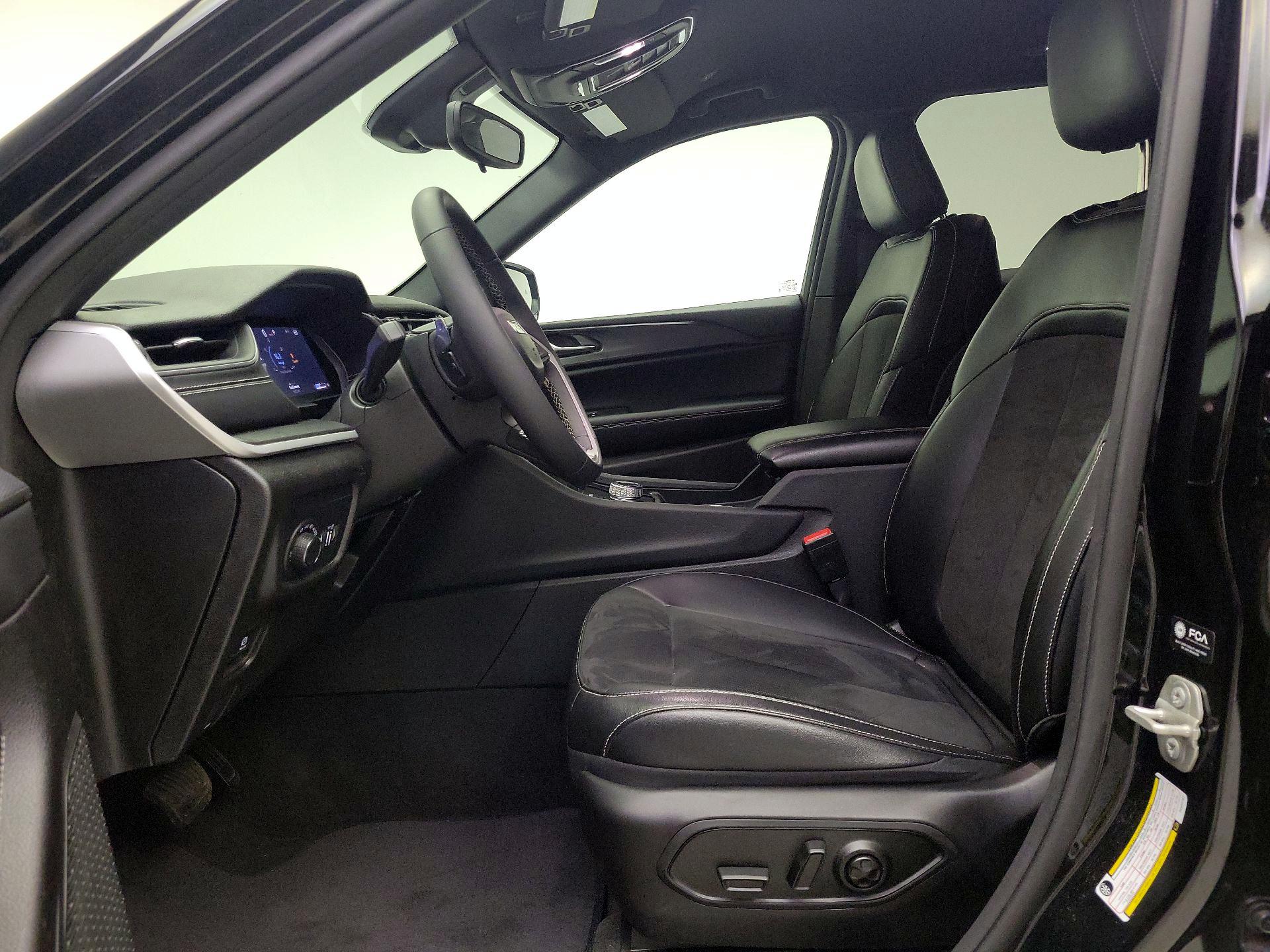 Thumbnail: 2023 Jeep Grand Cherokee - 11