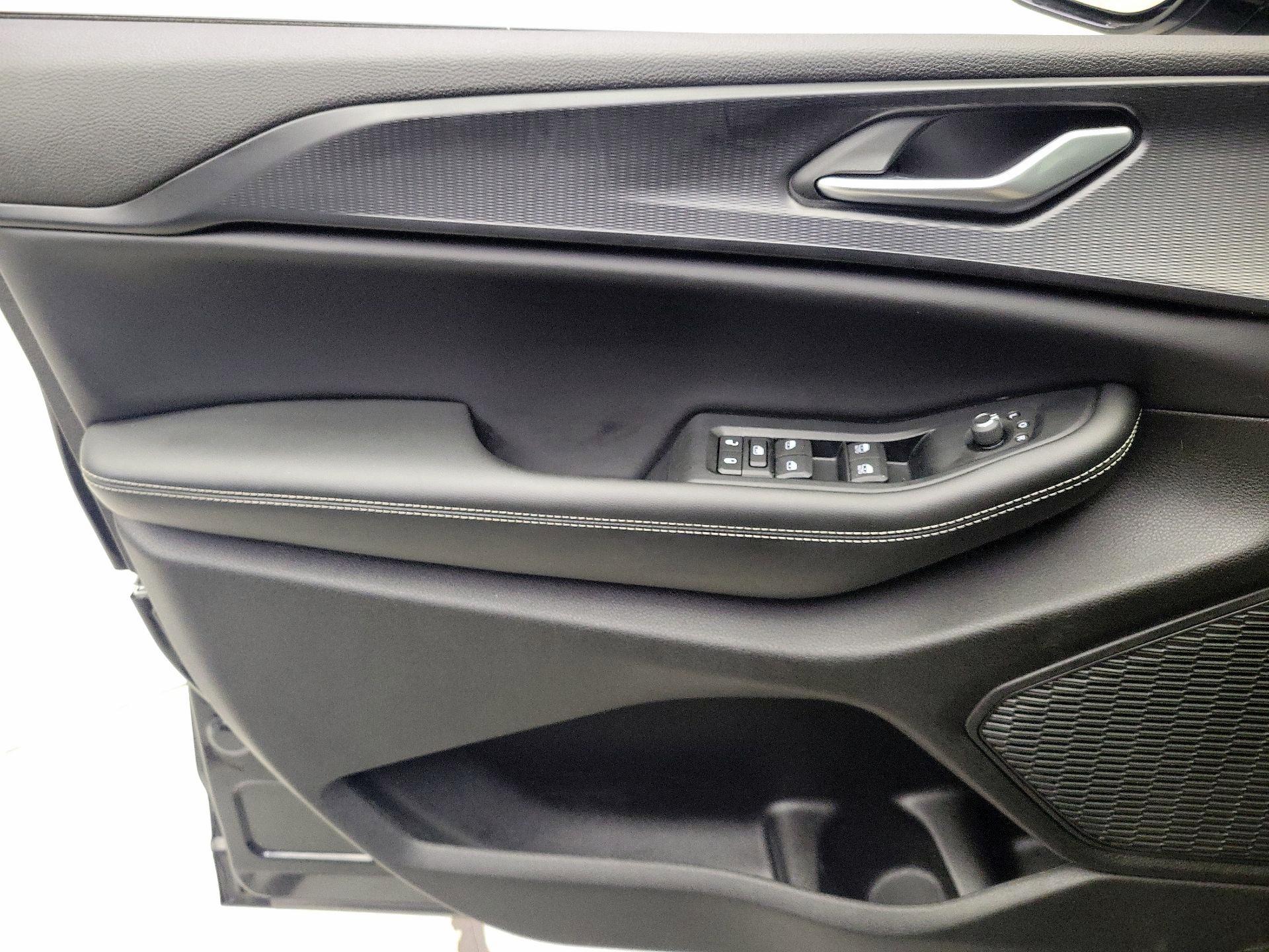 Thumbnail: 2023 Jeep Grand Cherokee - 12