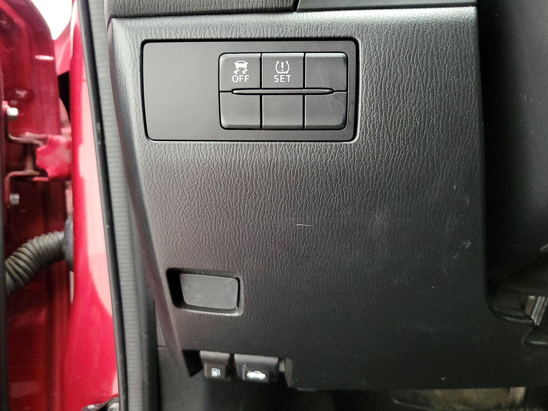 Thumbnail: 2014 Mazda Mazda3 - 13