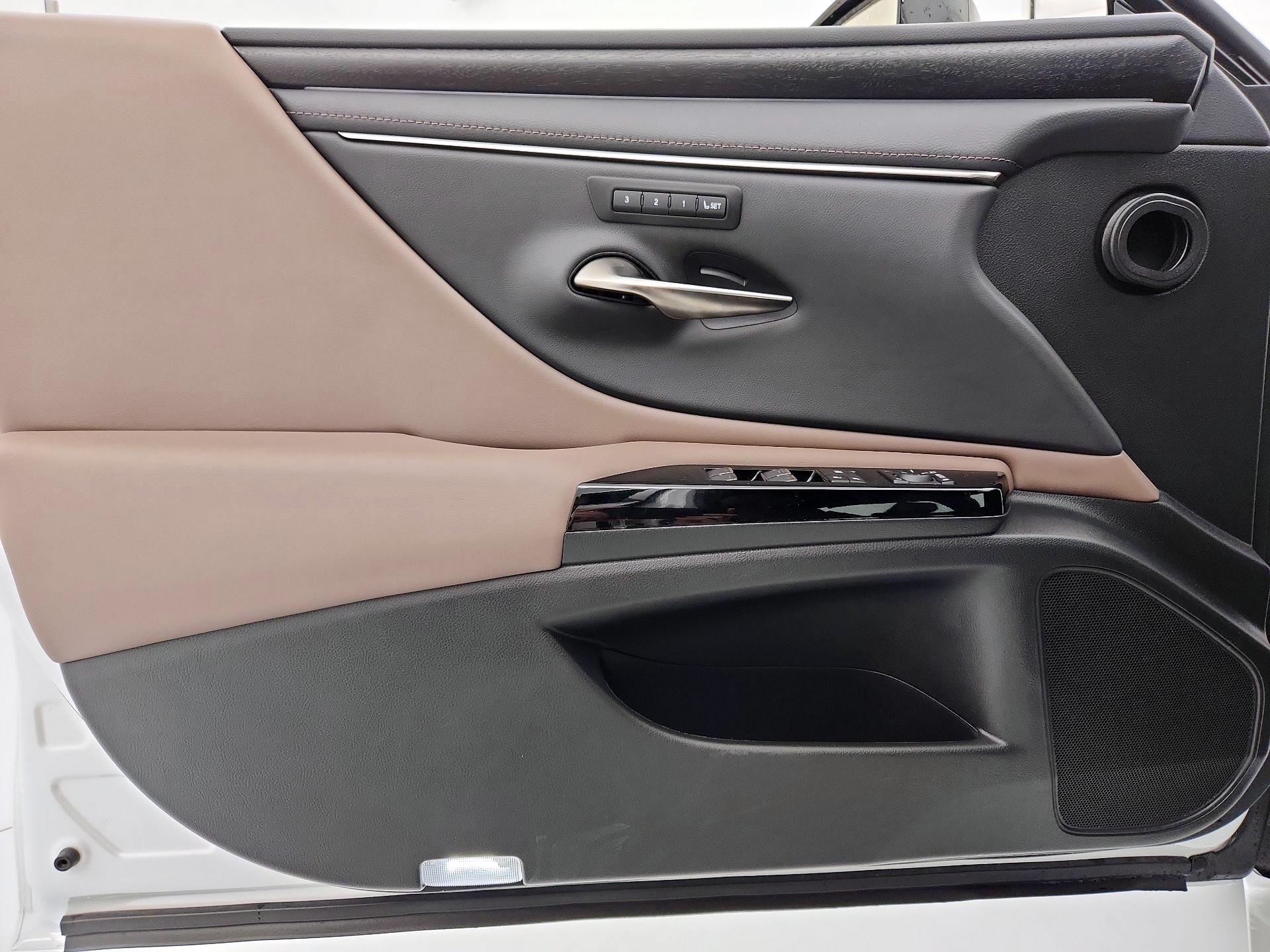 Thumbnail: 2023 Lexus ES - 12