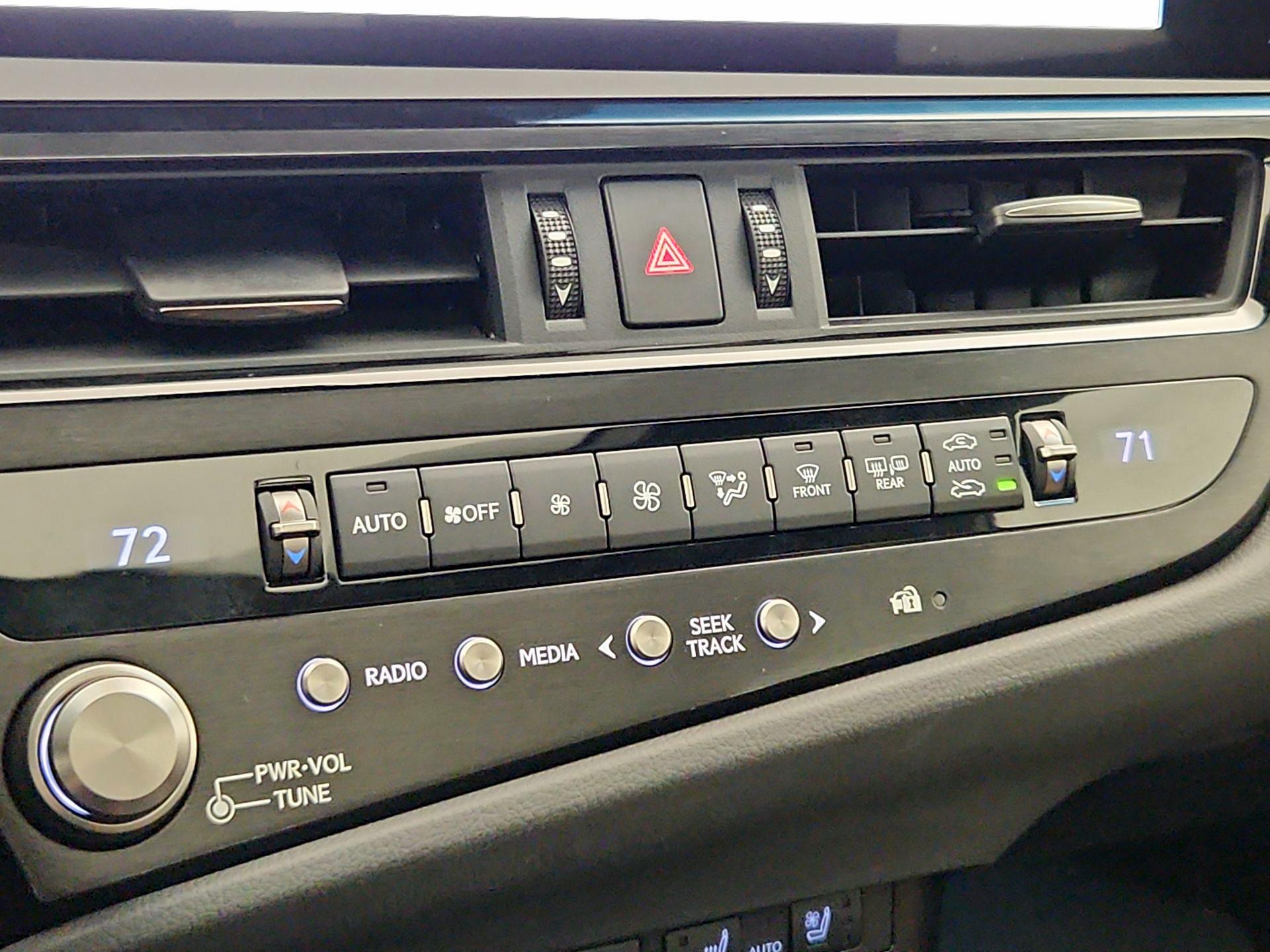 Thumbnail: 2023 Lexus ES - 16