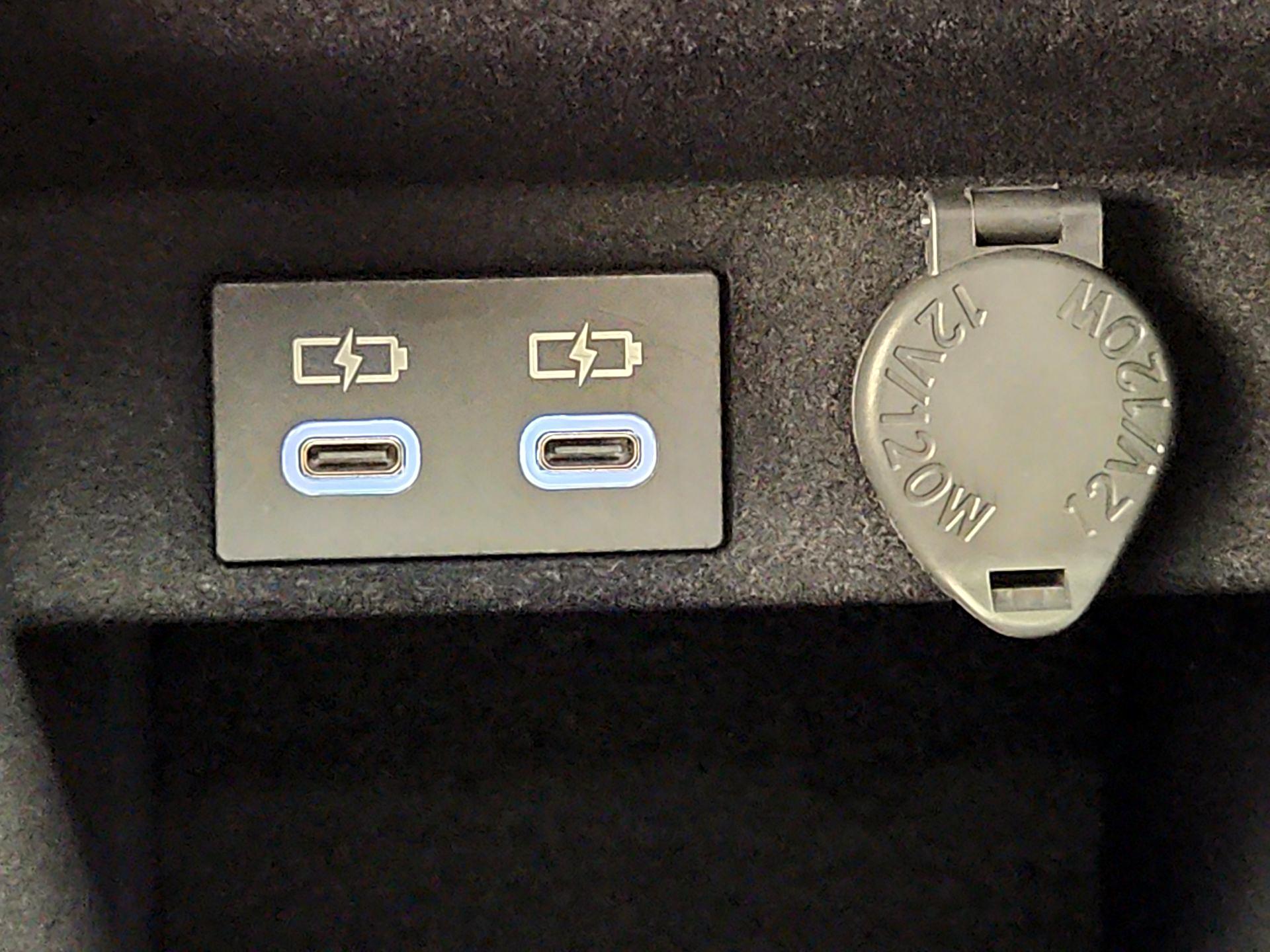 Thumbnail: 2023 Lexus ES - 18