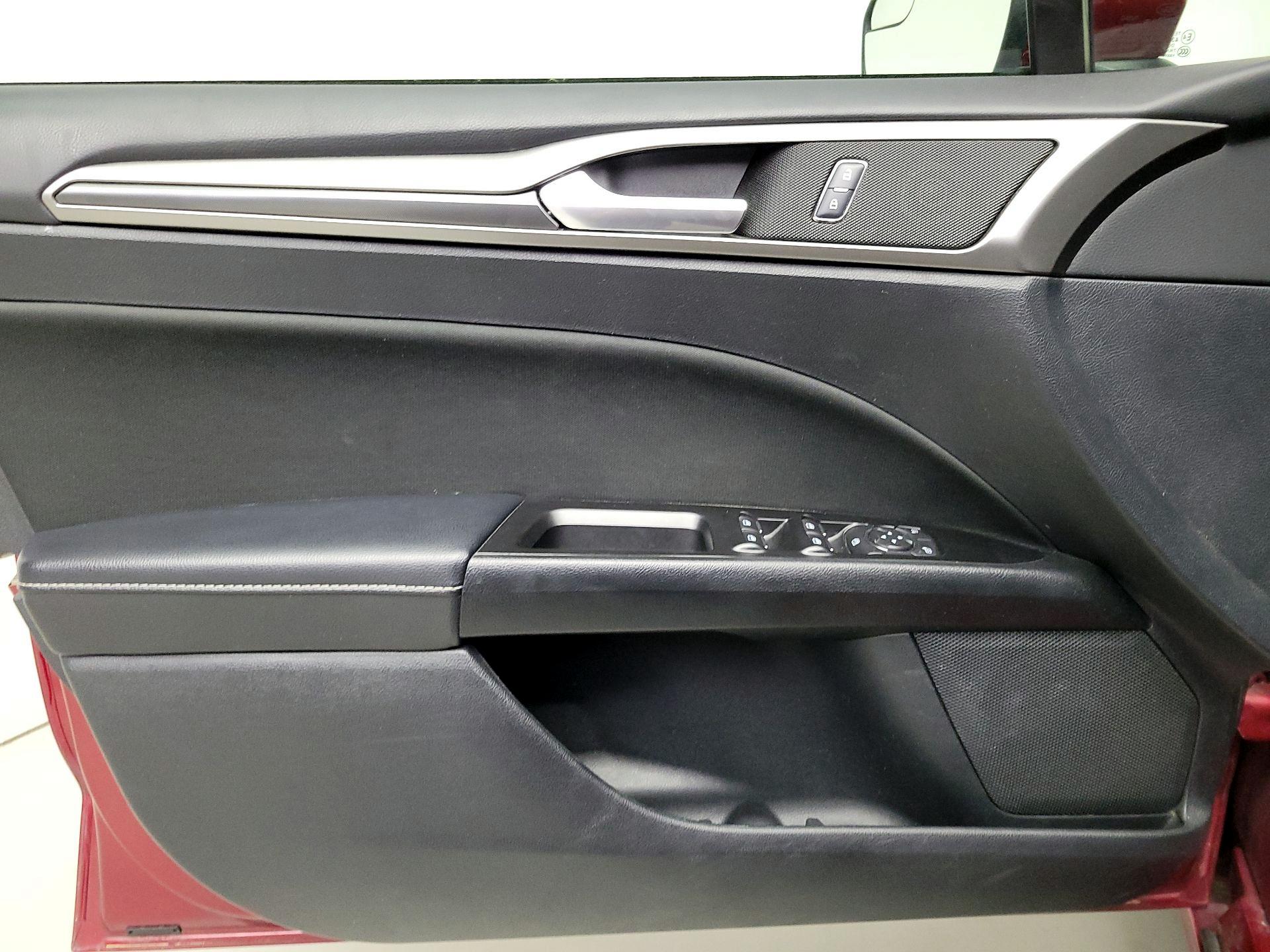 Thumbnail: 2017 Ford Fusion - 12