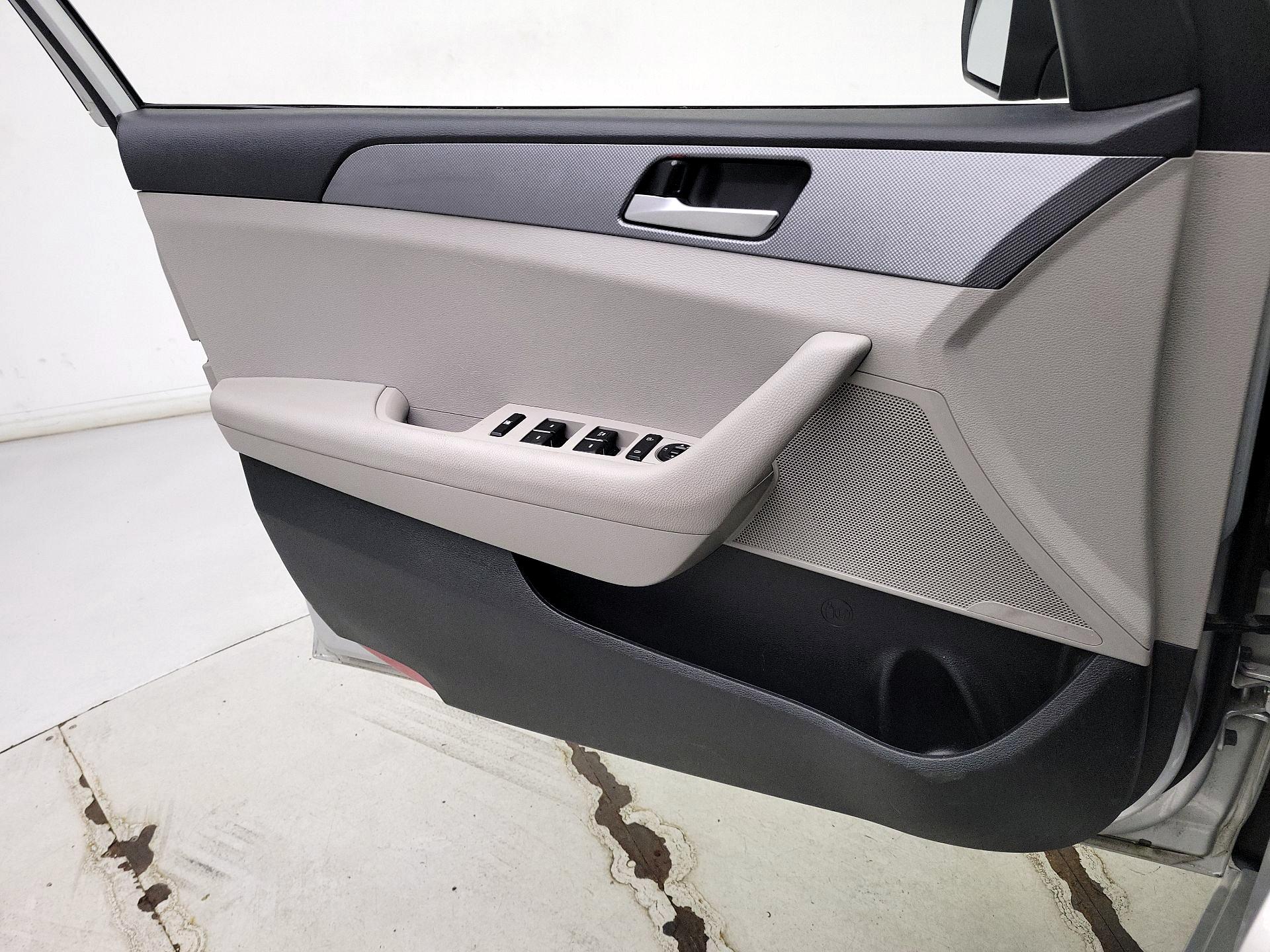 Thumbnail: 2019 Hyundai Sonata - 12