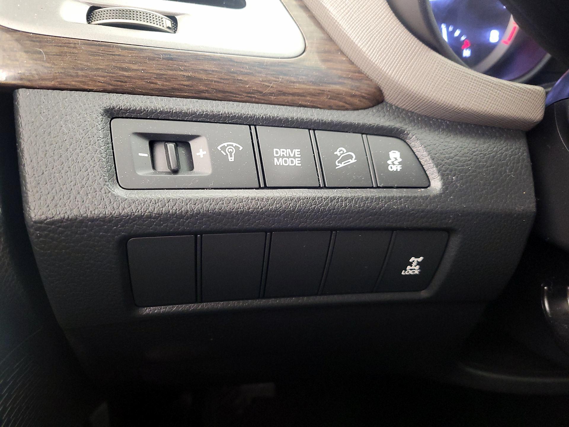 Thumbnail: 2018 Hyundai Santa Fe - 13