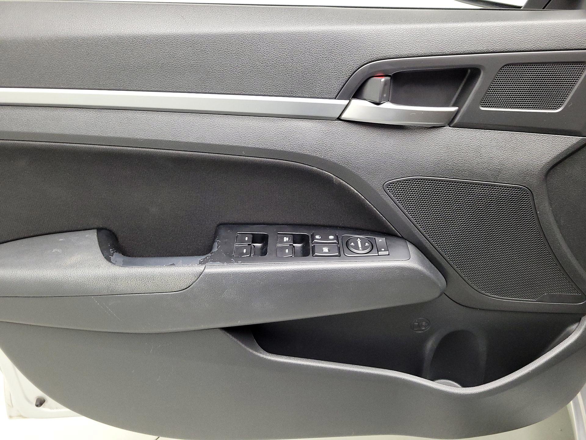 Thumbnail: 2019 Hyundai Elantra - 12