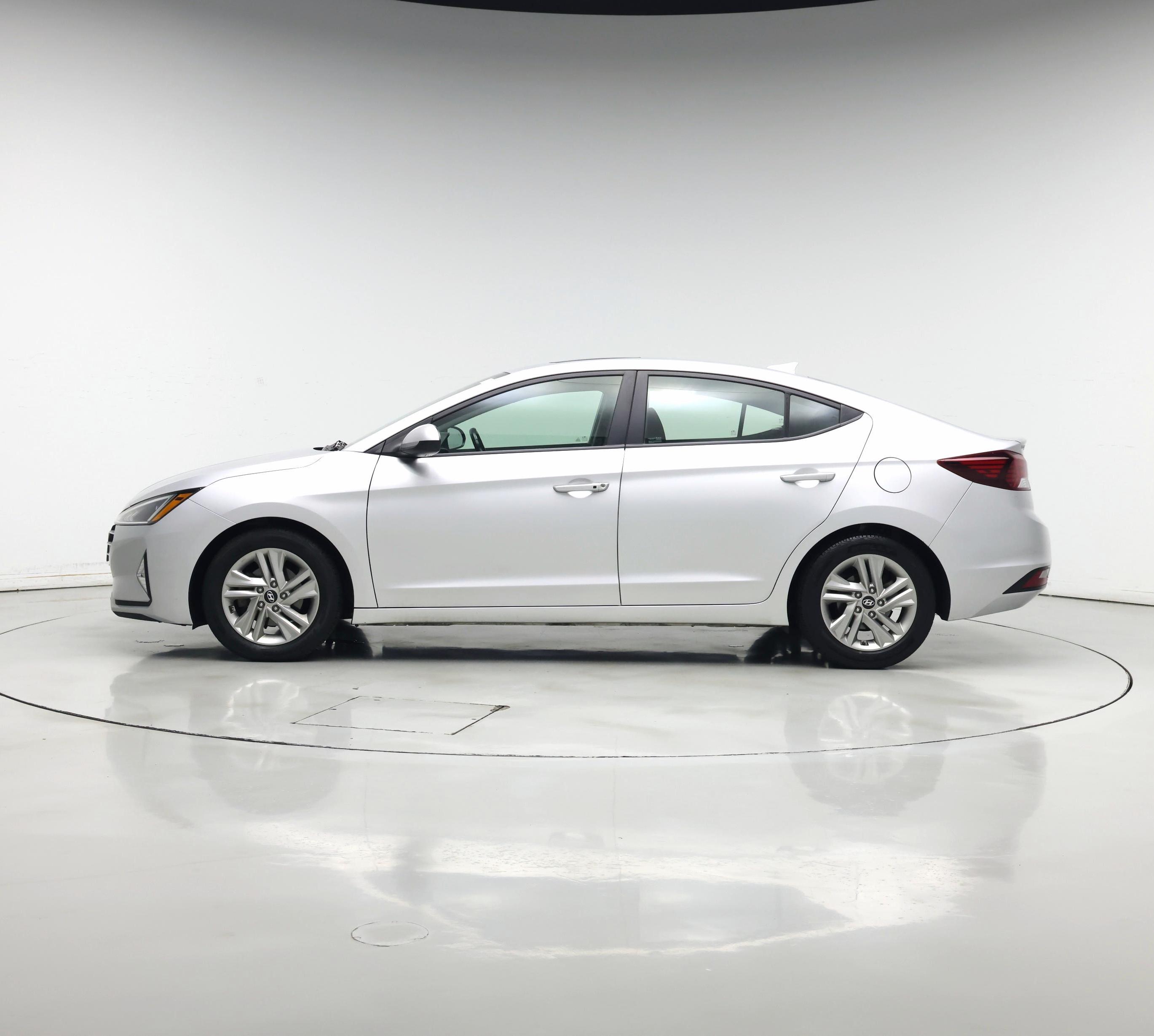 Thumbnail: 2019 Hyundai Elantra - 3