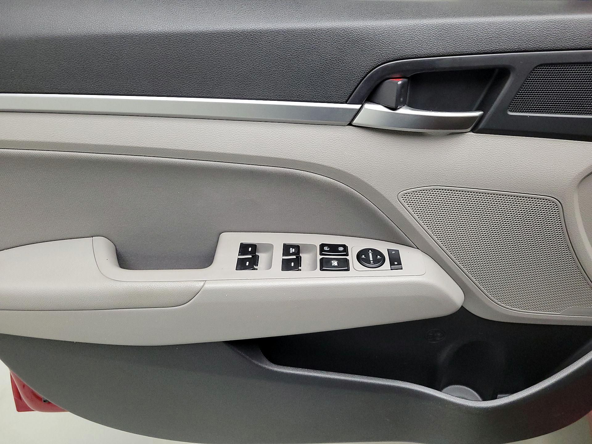 Thumbnail: 2020 Hyundai Elantra - 12