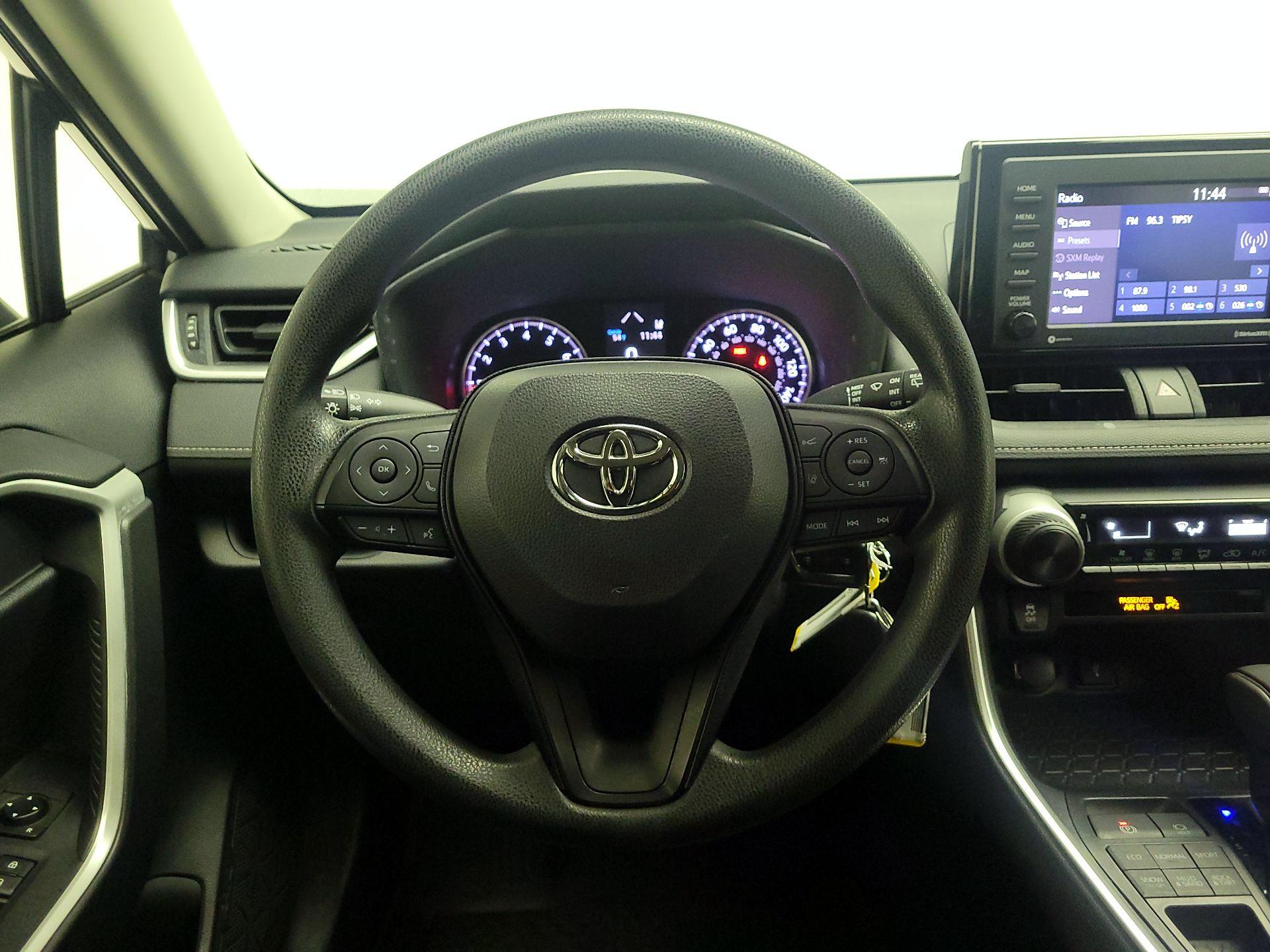 Thumbnail: 2020 Toyota RAV4 - 10