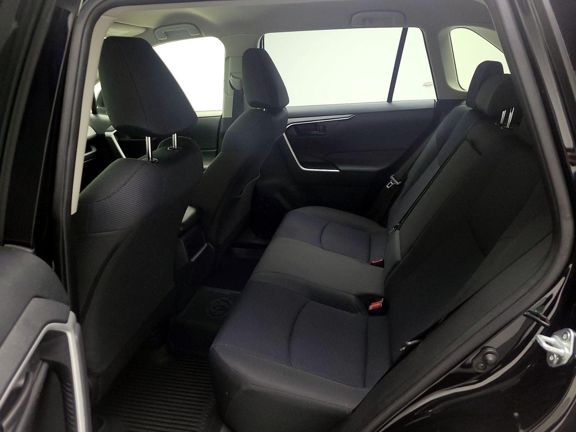 Thumbnail: 2020 Toyota RAV4 - 17