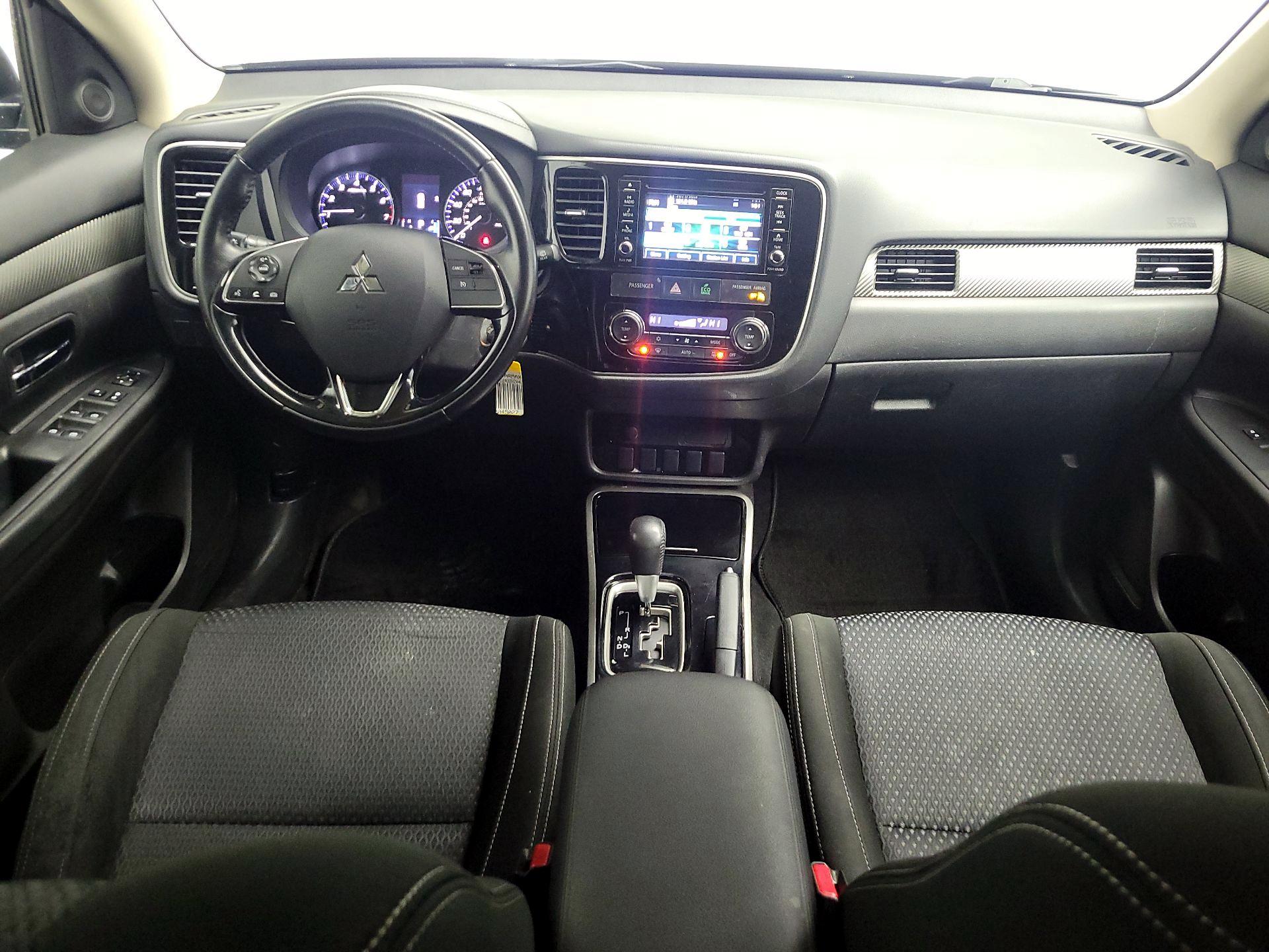 Thumbnail: 2017 Mitsubishi Outlander - 9