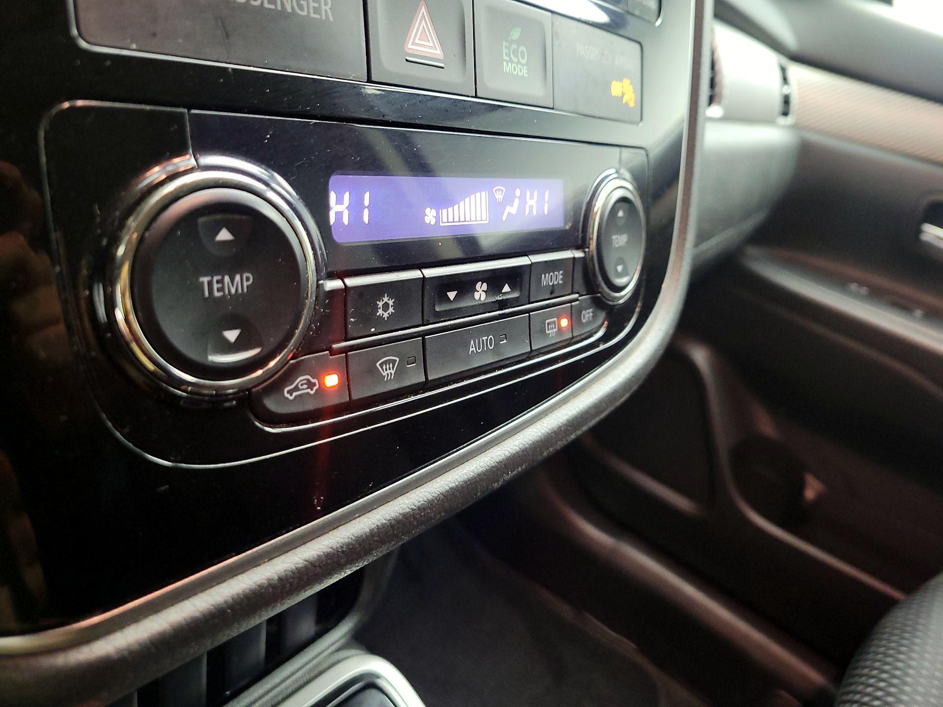 Thumbnail: 2017 Mitsubishi Outlander - 15